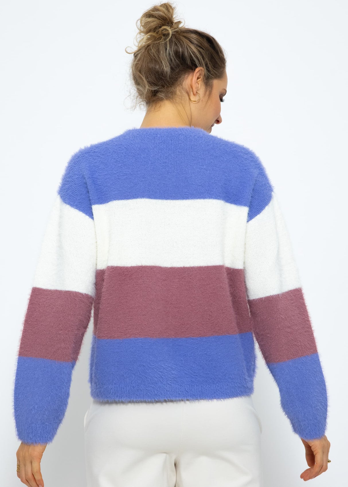 Flauschiger Pullover mit Blockstreifen - lila-offwhite-mauve
