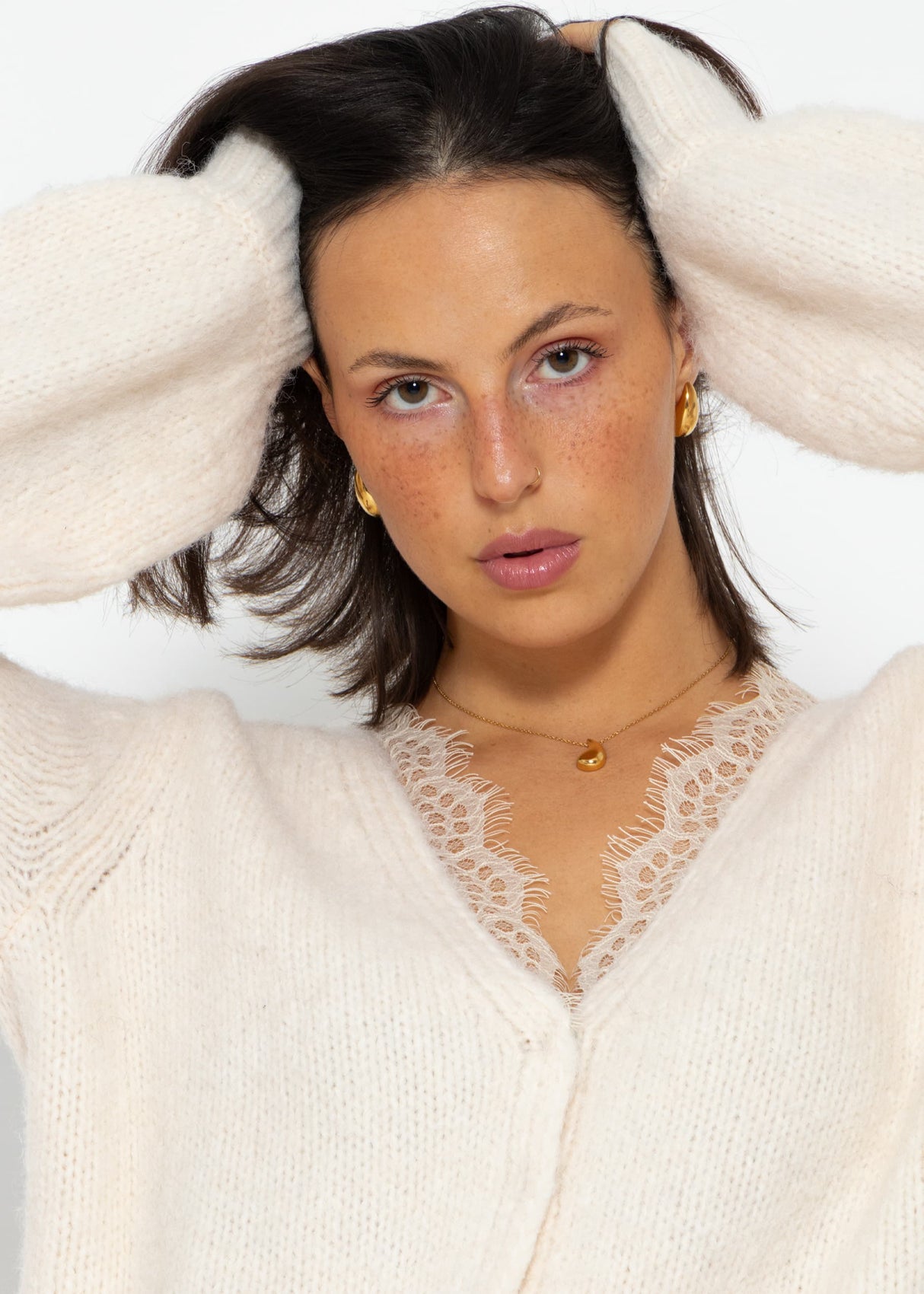 Necklace with drop pendant - gold