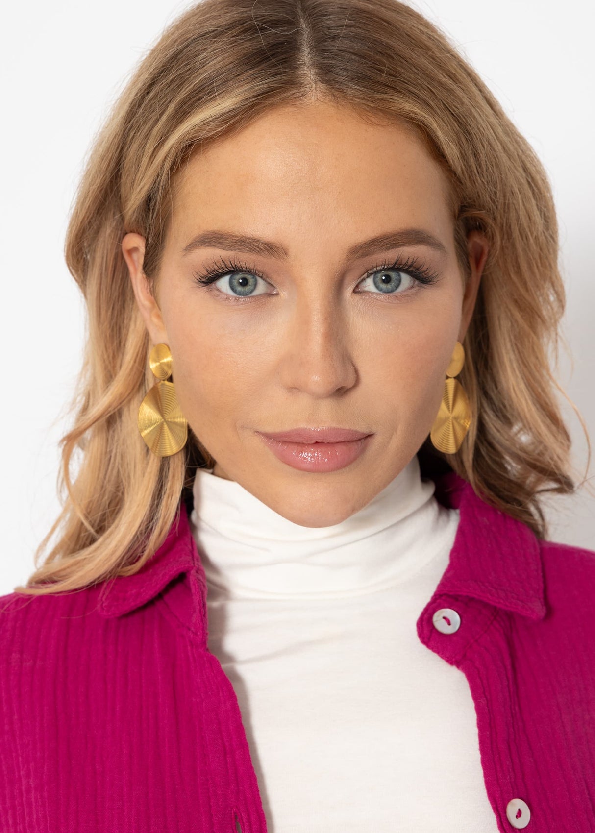 Circle earrings with structure - gold