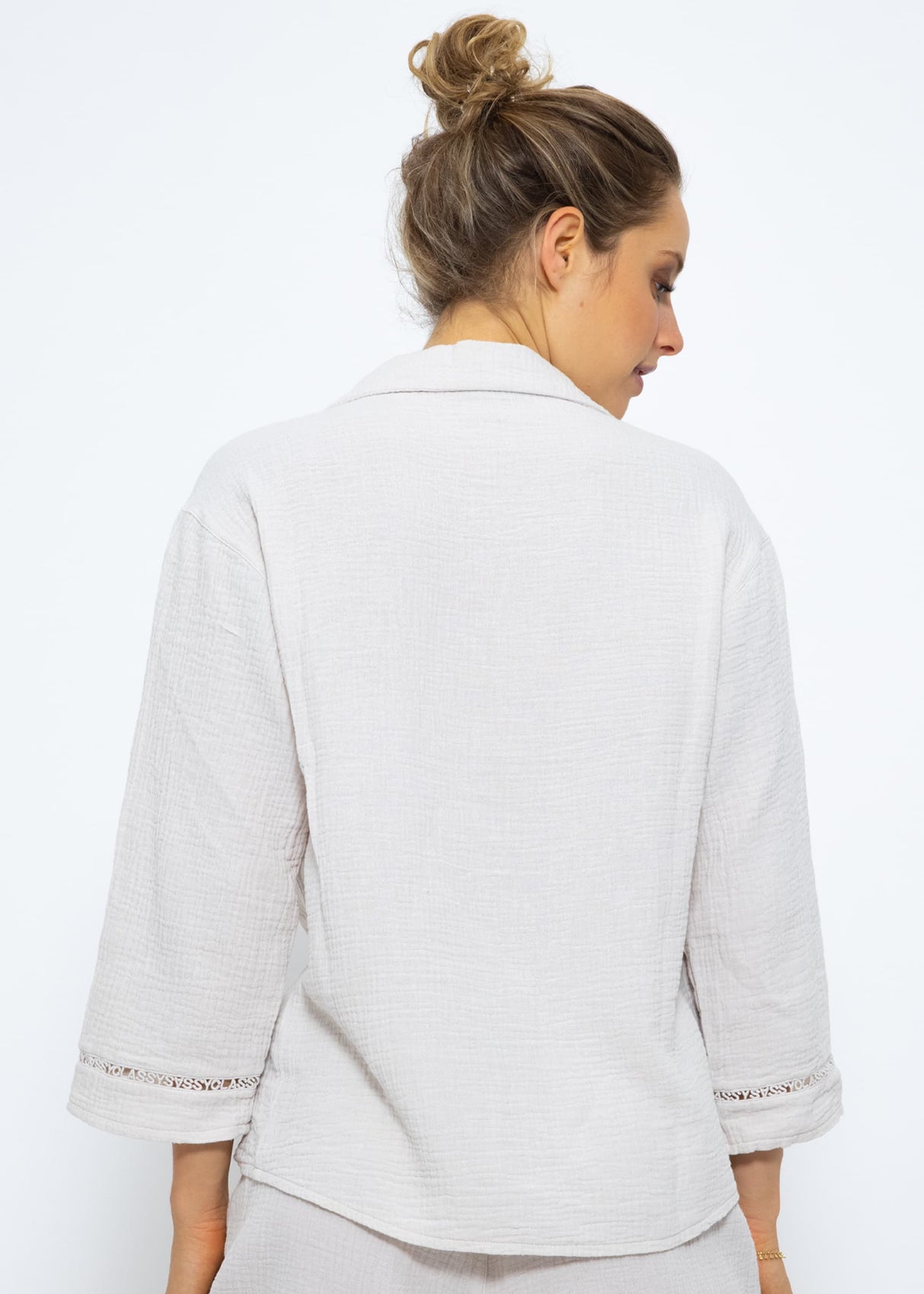 Musselin Pyjamabluse mit Spitzenborte - hellbeige