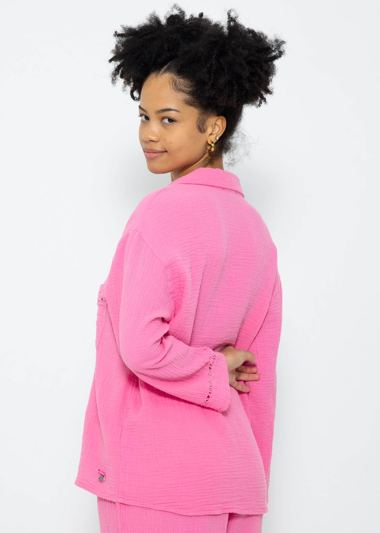 Musselin Pyjamabluse mit Spitzenborte - pink