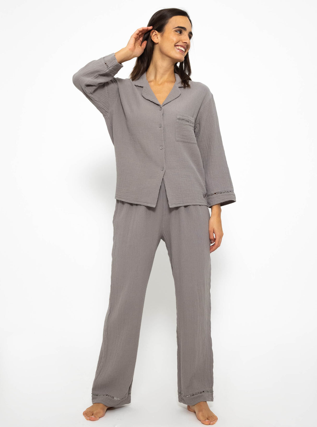 Musselin Pyjamabluse mit Spitzenborte - taupe