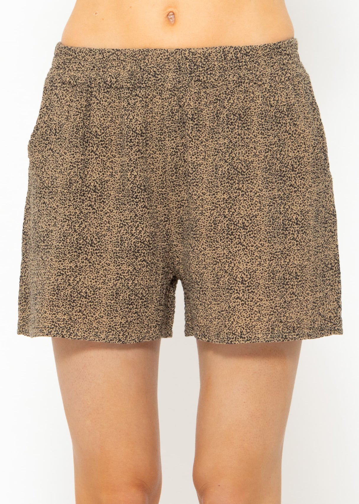 Musselin Shorts mit Leo-Print, beige