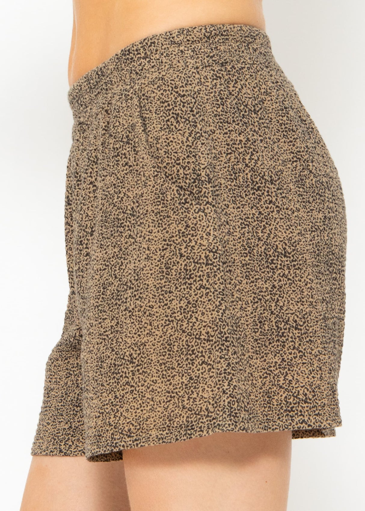 Musselin Shorts mit Leo-Print, beige