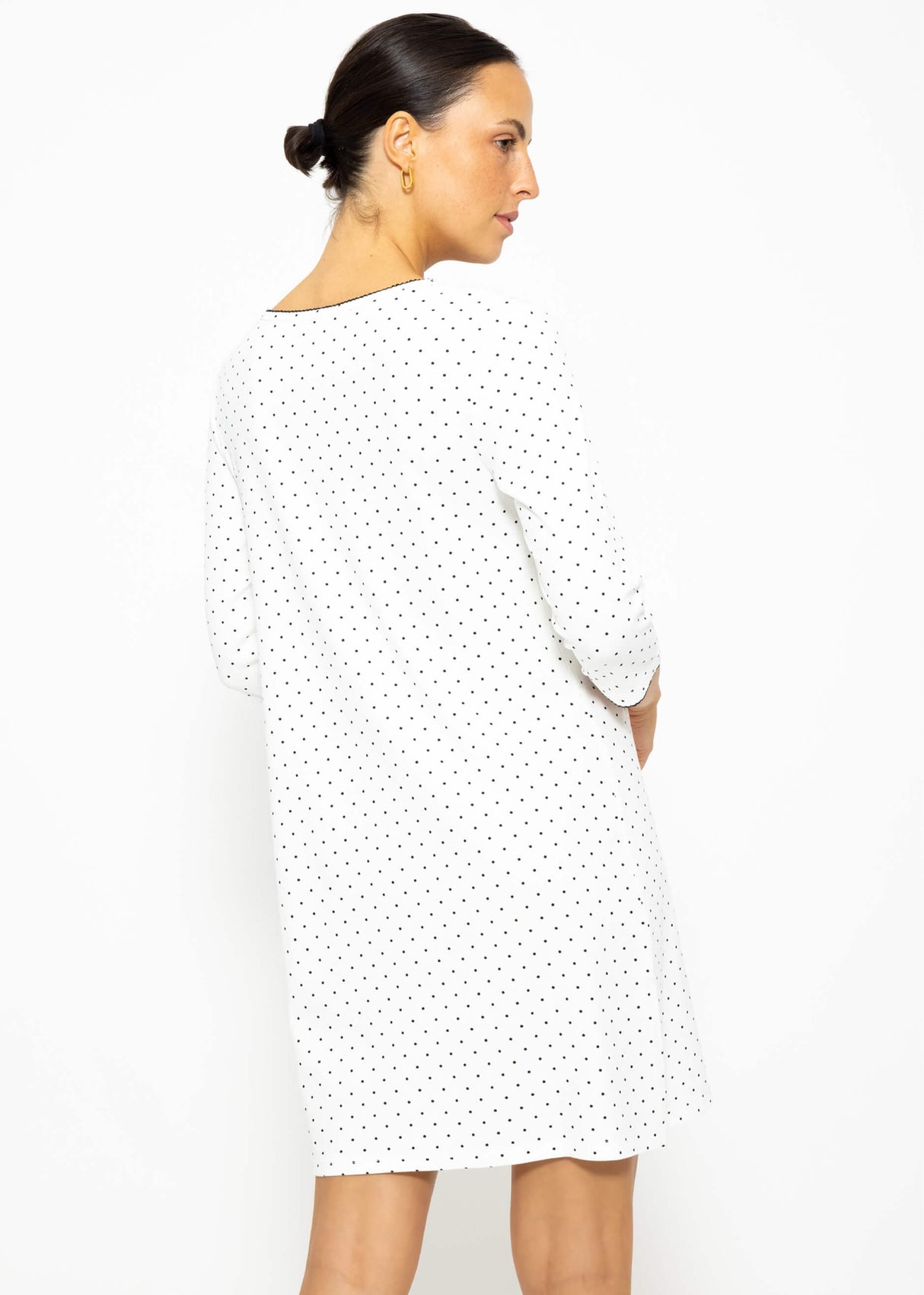 Nightdress with polka dots - white