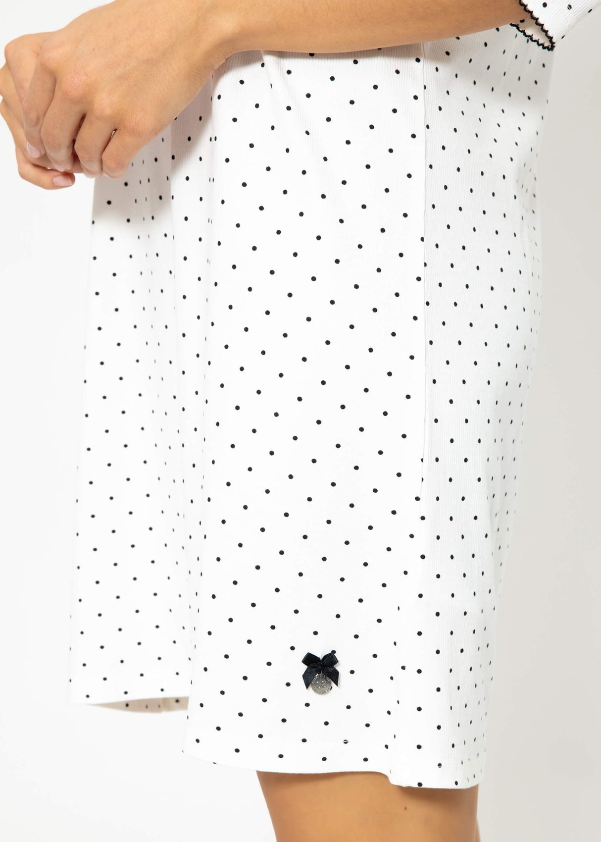 Nightdress with polka dots - white