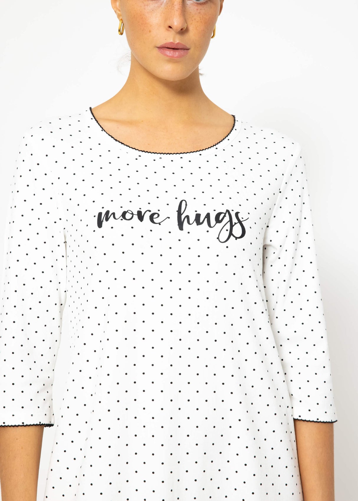 Nightdress with polka dots - white