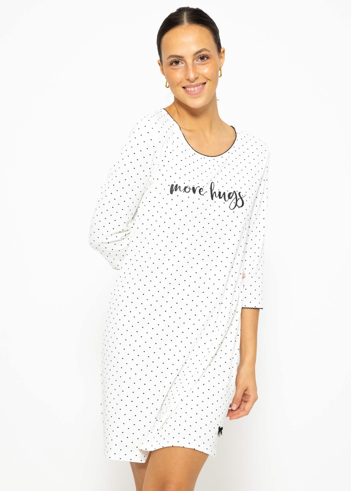 Nightdress with polka dots - white