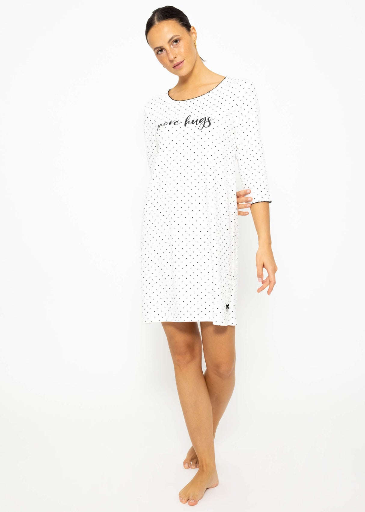 Nightdress with polka dots - white