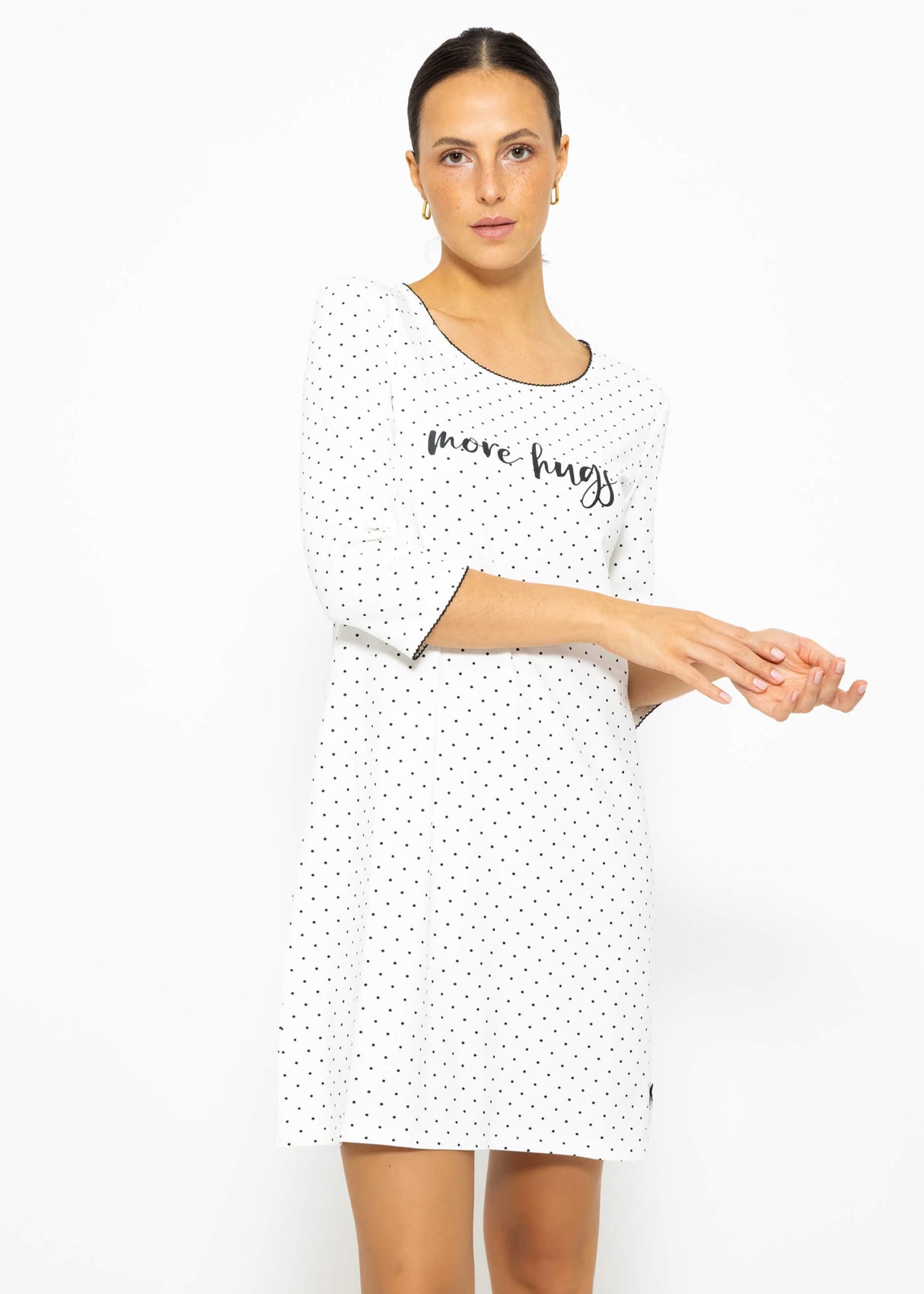 Nightdress with polka dots - white