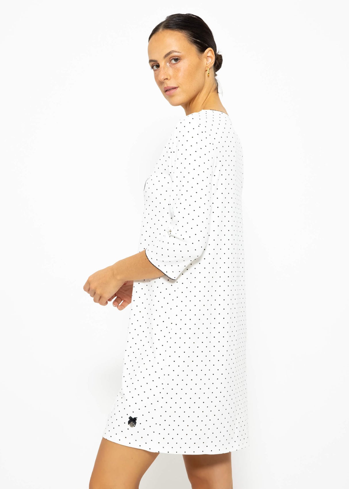 Nightdress with polka dots - white