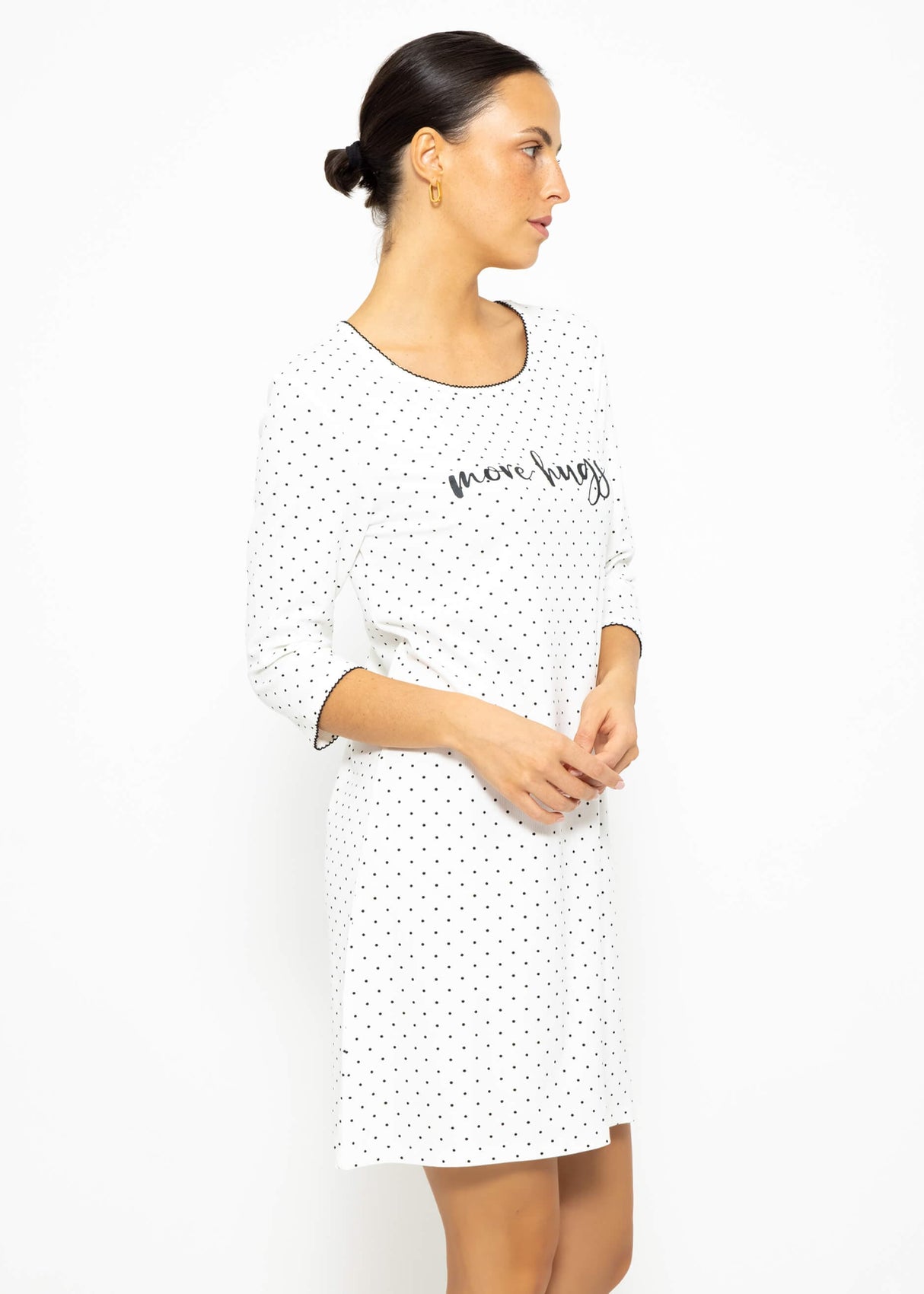 Nightdress with polka dots - white