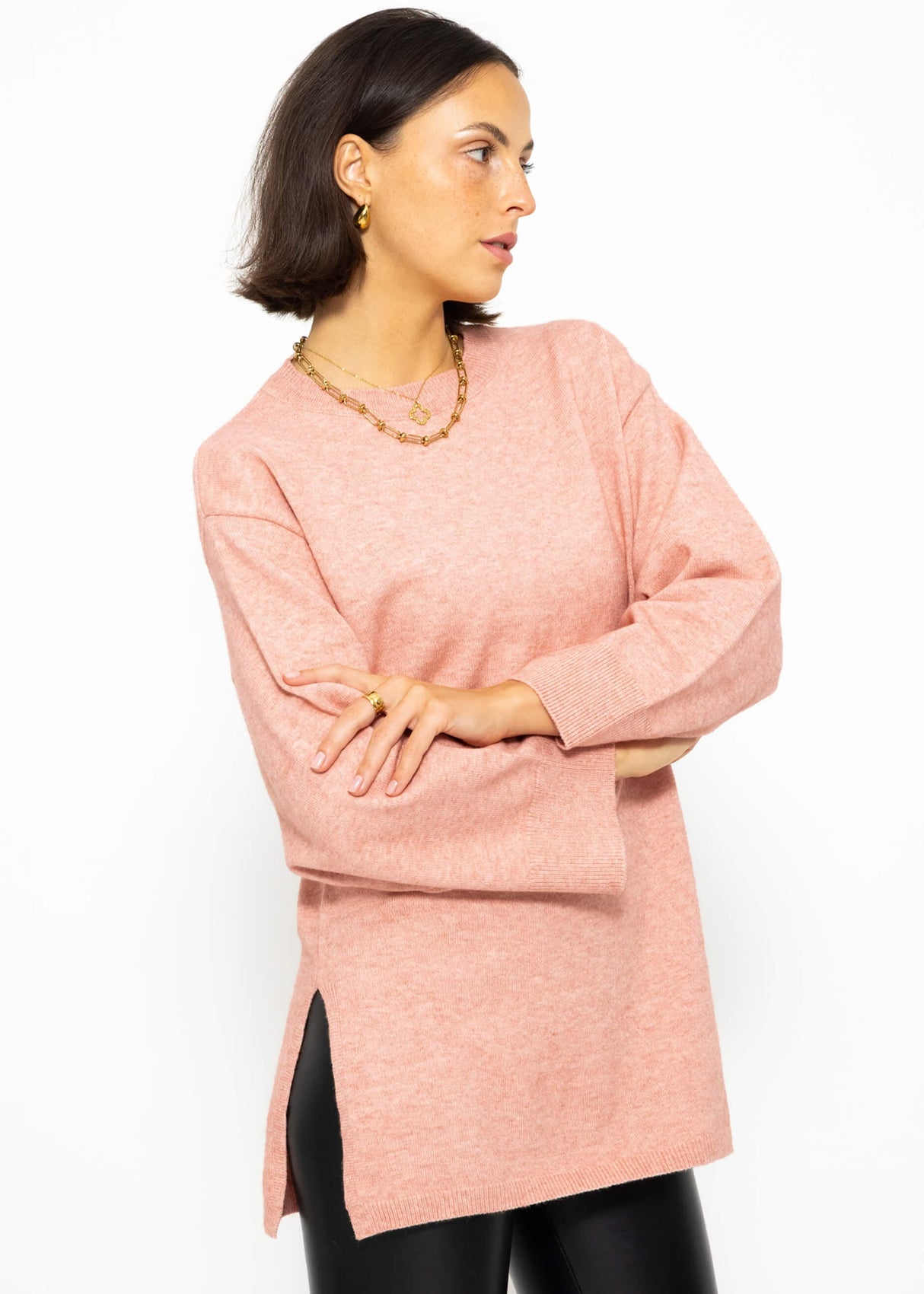 Oversized sweater with side slits - pink