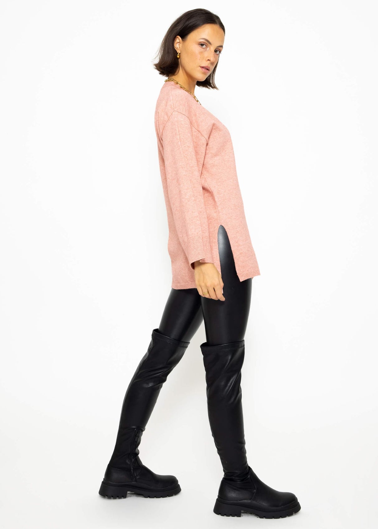 Oversized sweater with side slits - pink