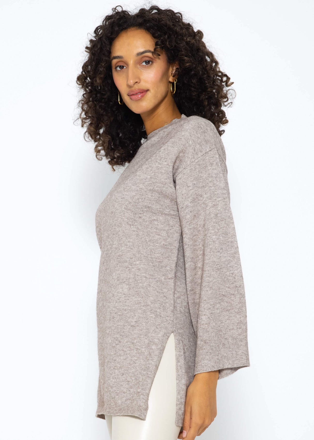 Oversized sweater with side slits - taupe