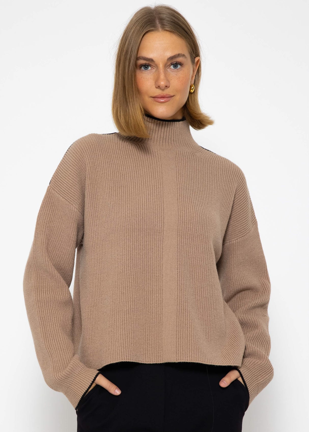 Knitted sweater with colorful accents - taupe-black