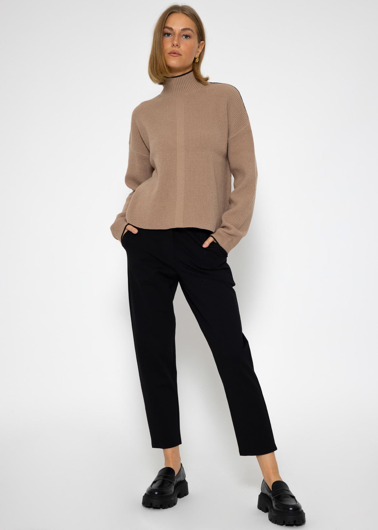 Knitted sweater with colorful accents - taupe-black