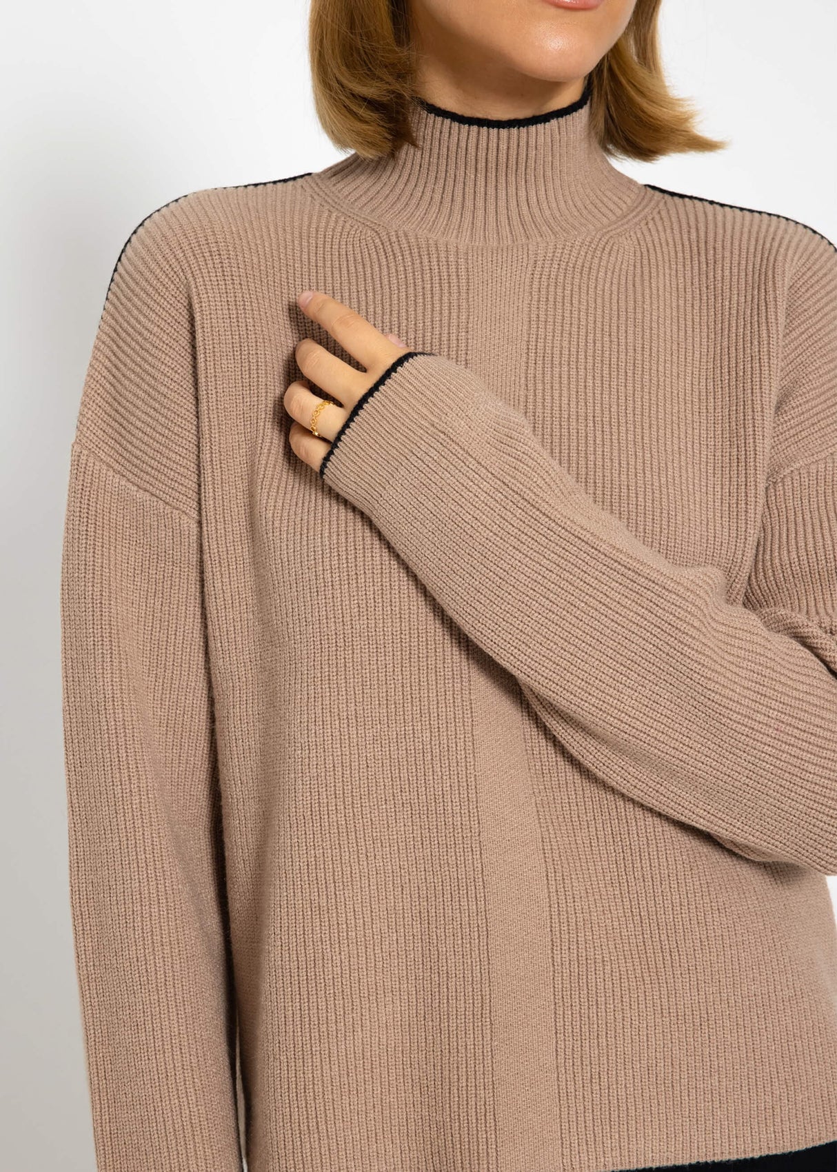 Knitted sweater with colorful accents - taupe-black