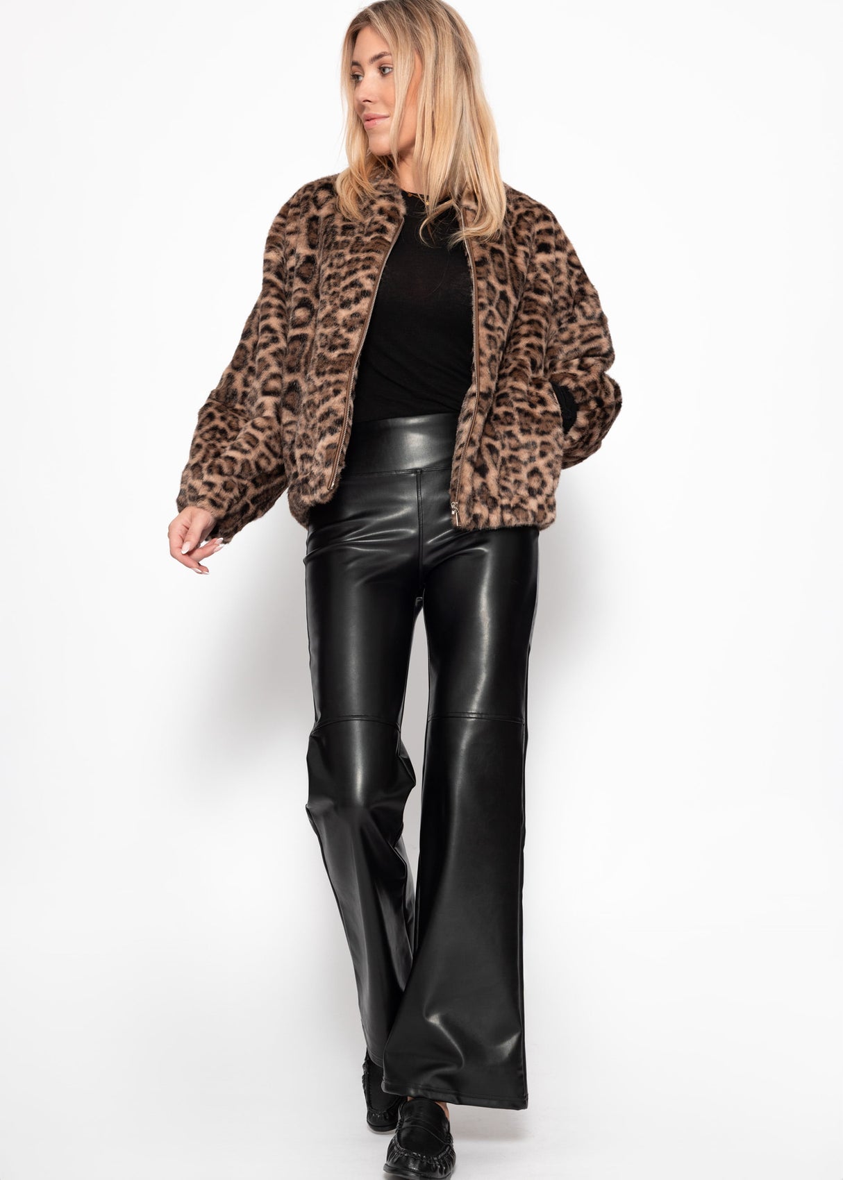 Bomberjacke aus Fellimitat mit Leo-Muster - beige