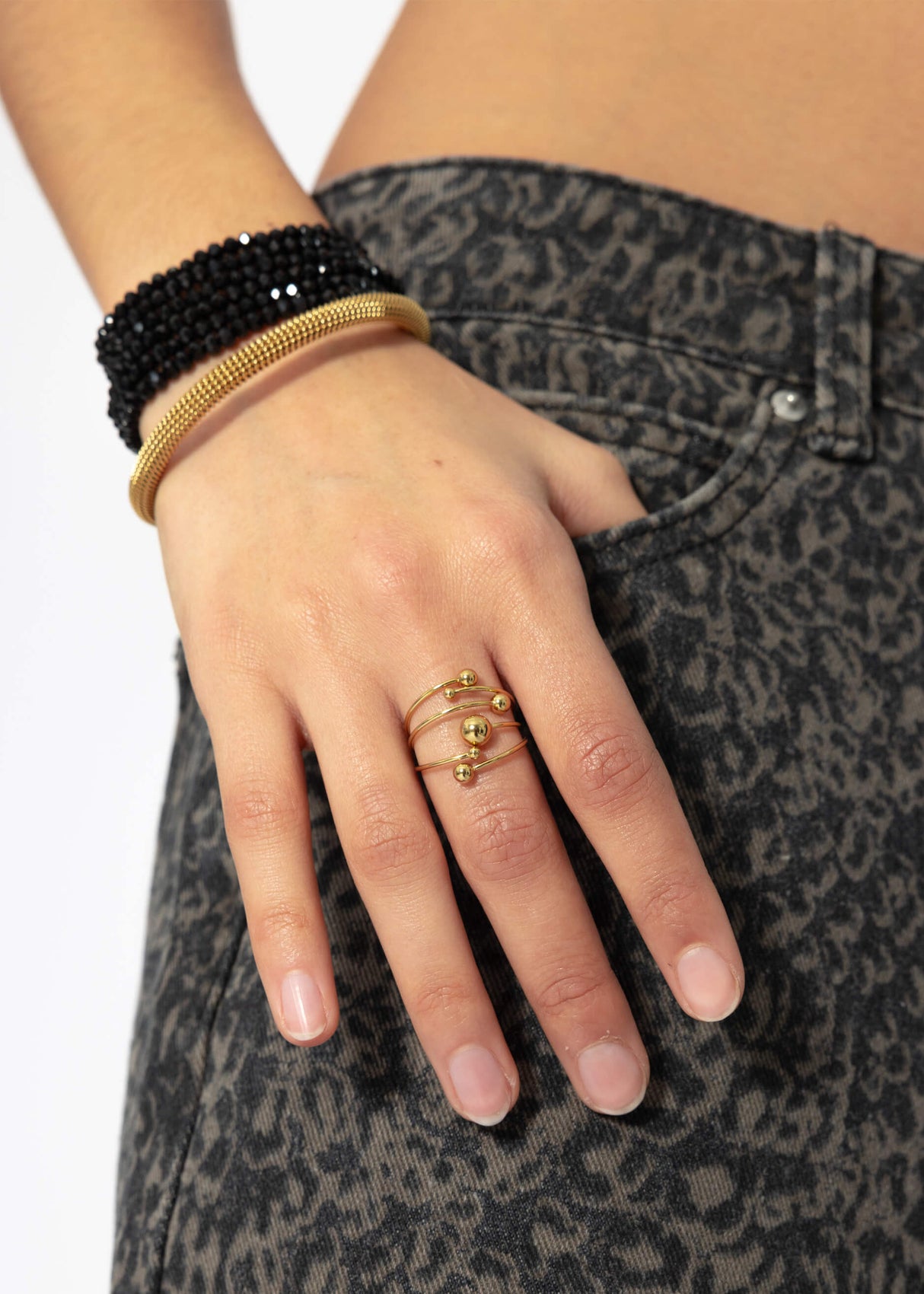 Filigree ring with balls - gold