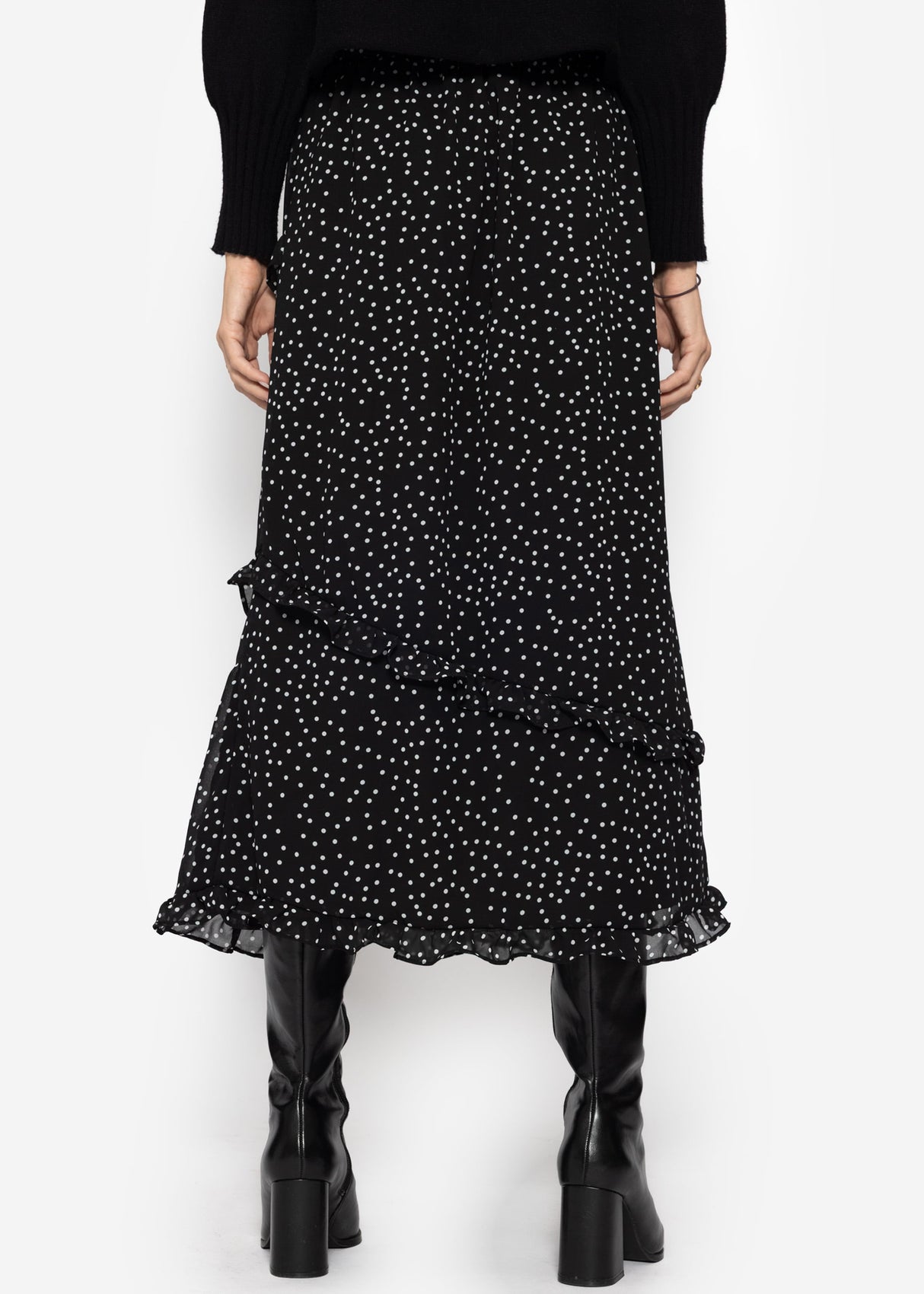 Polka dot long skirt with ruffles - black