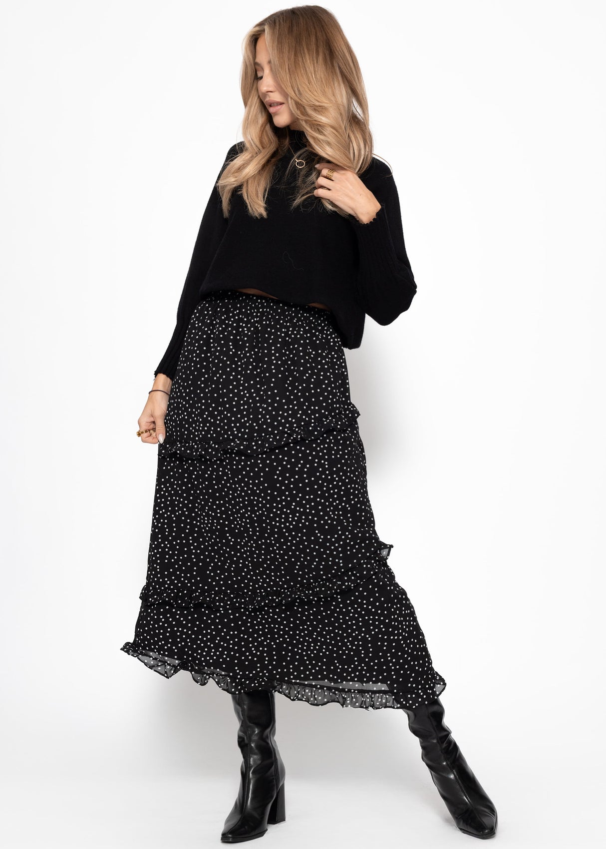 Polka dot long skirt with ruffles - black