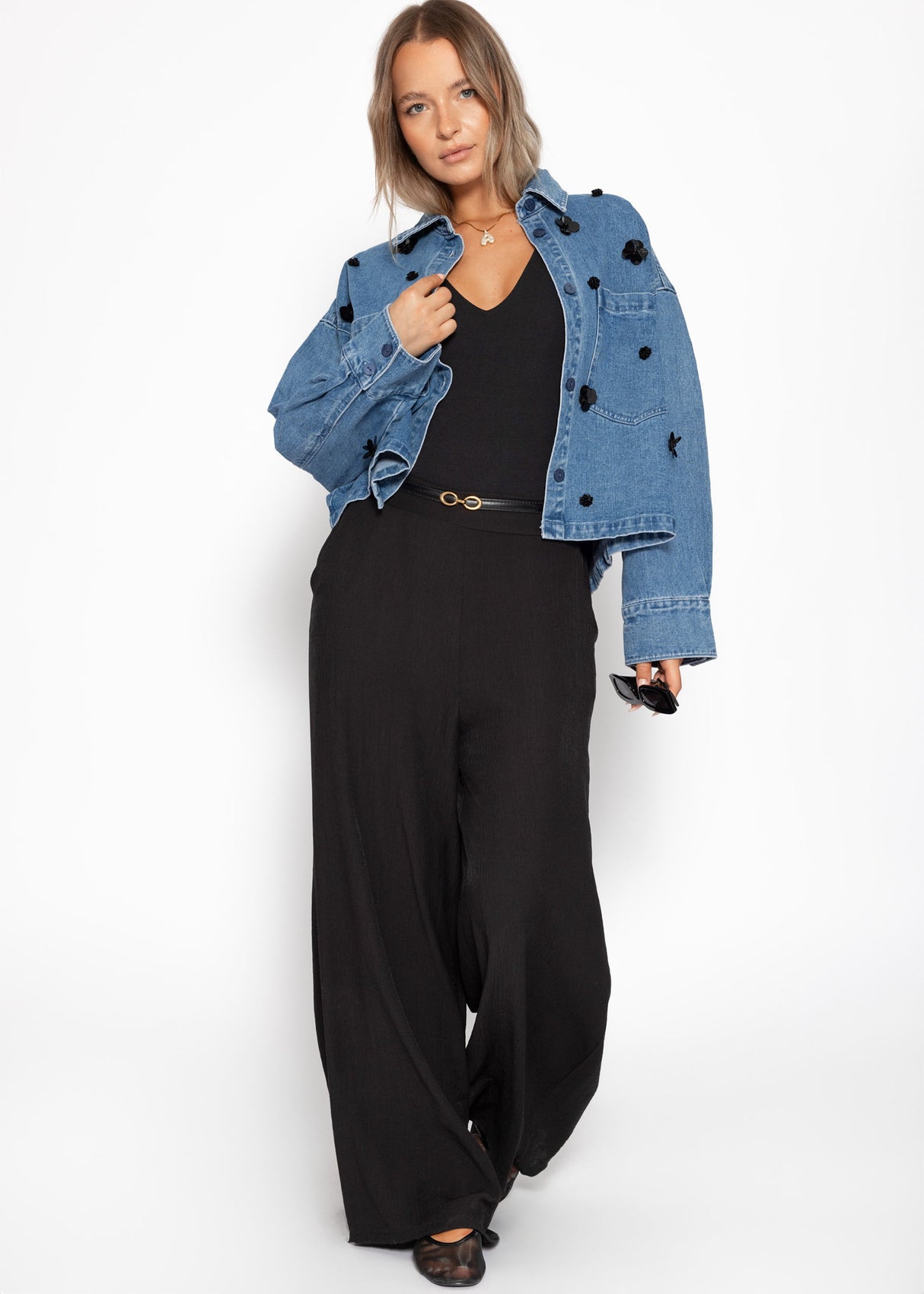 Denim jacket with floral appliqués - blue