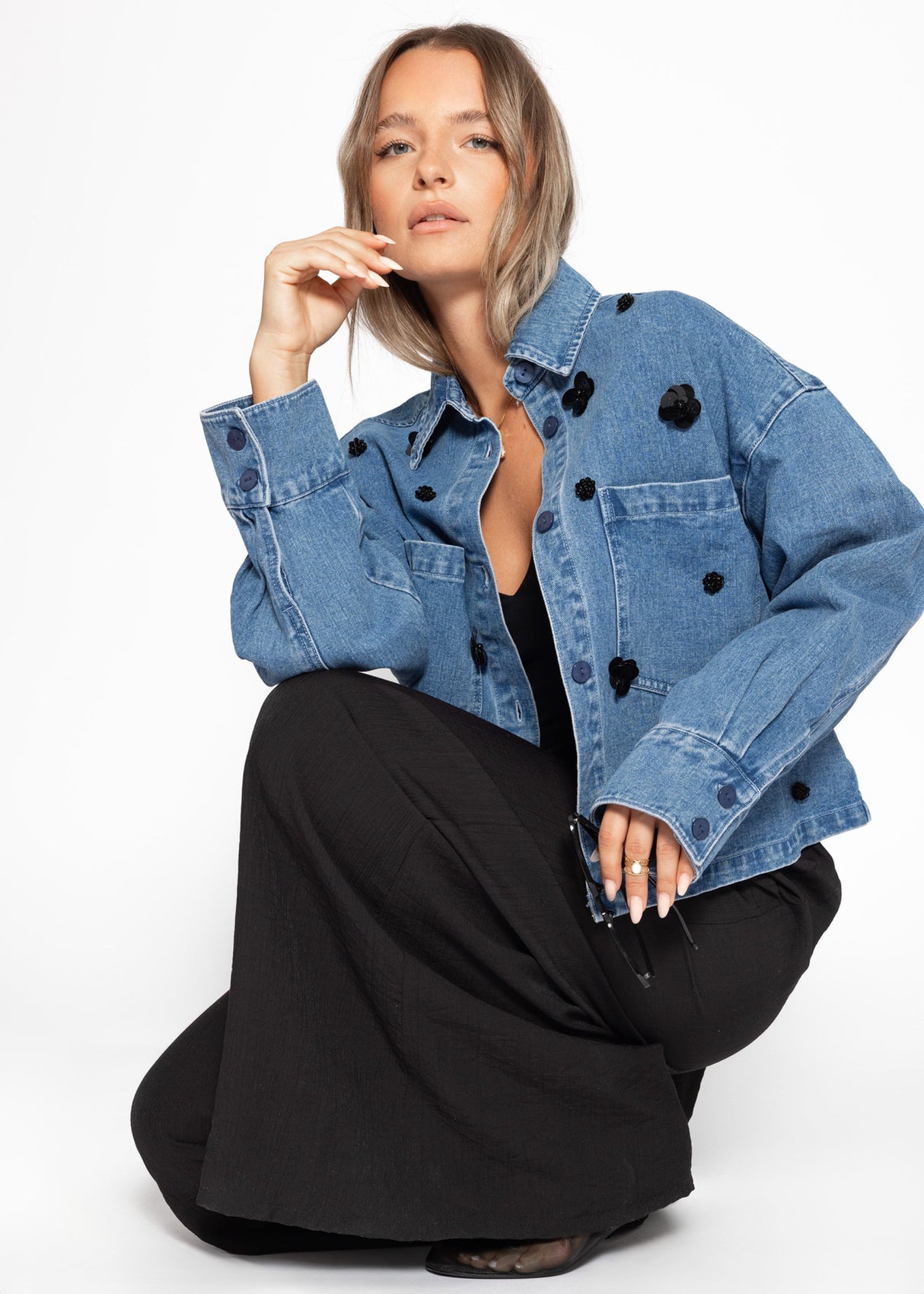 Denim jacket with floral appliqués - blue