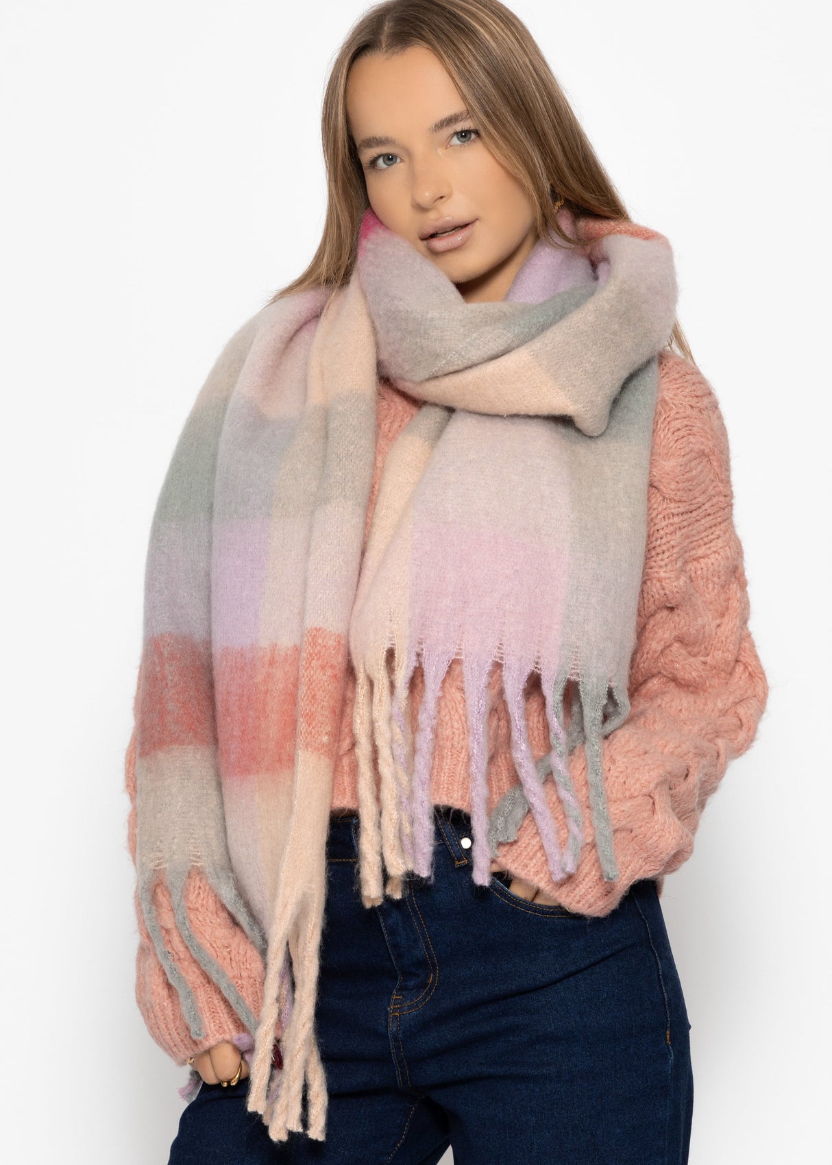 Checkered fluffy scarf with fringe - lilac