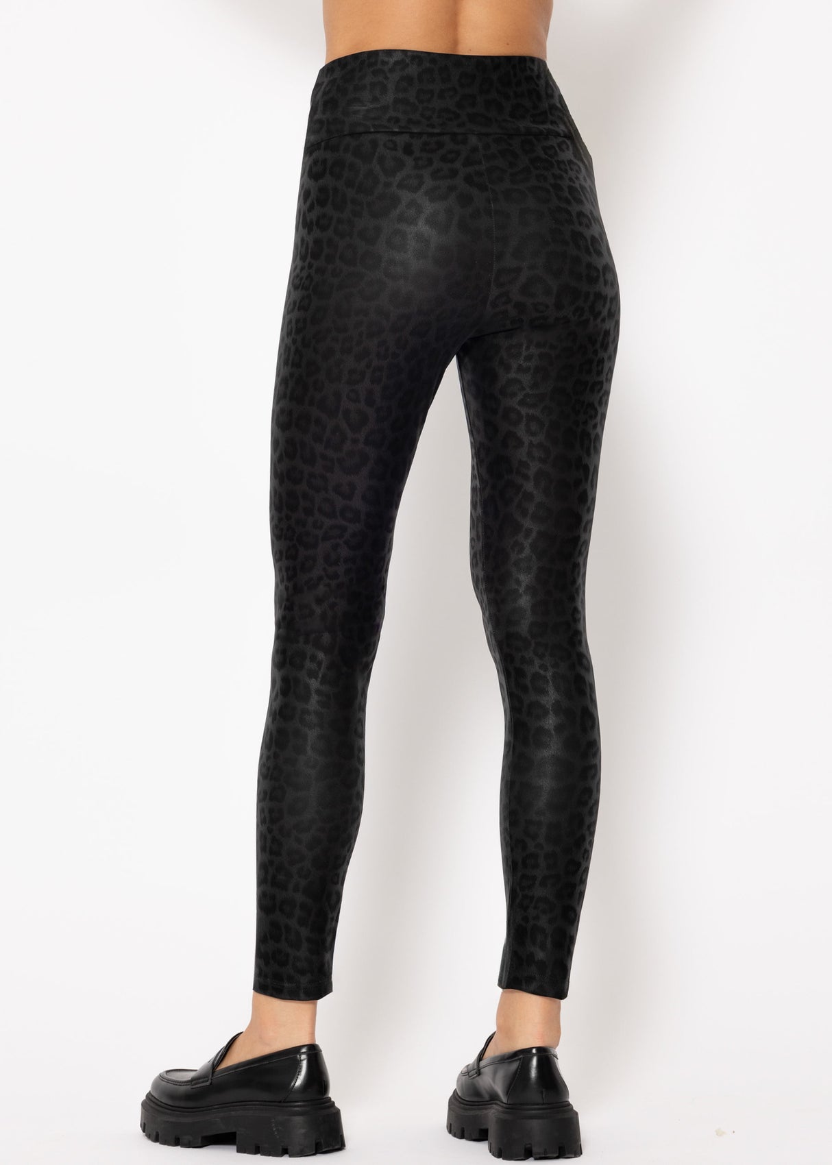 Faux leather leggings with leopard print - black