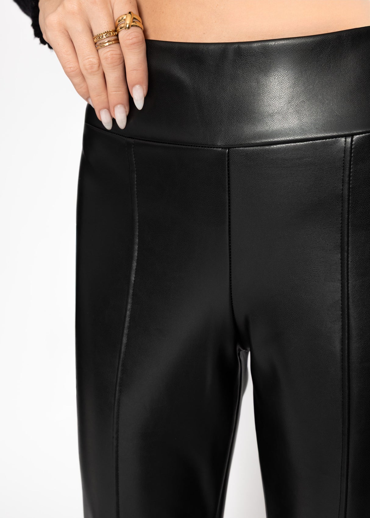 Kunstleder Thermo Leggings mit Teilungsnähten und Saumschlitz - schwarz