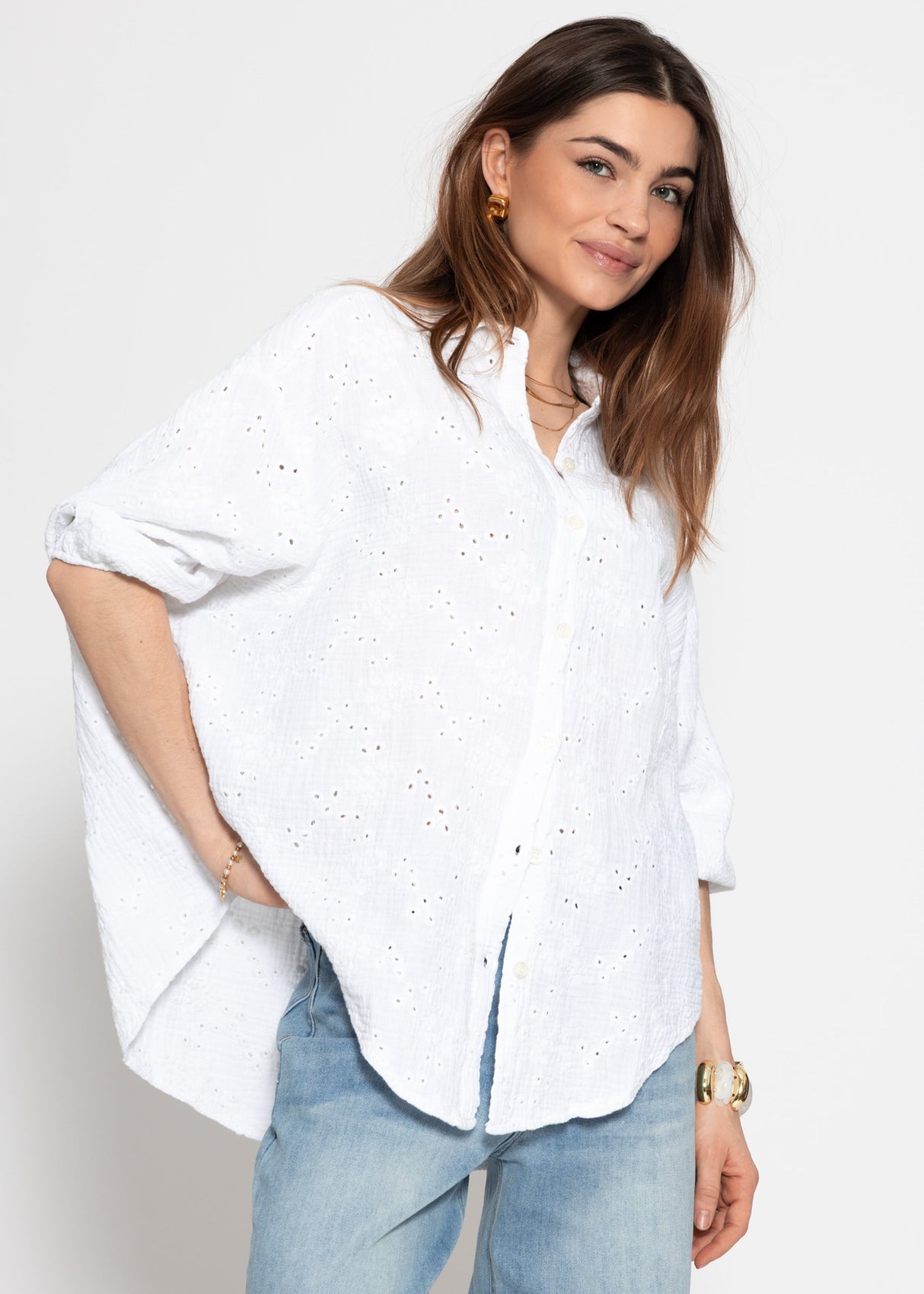 Short-sleeved muslin blouse with eyelet embroidery - white