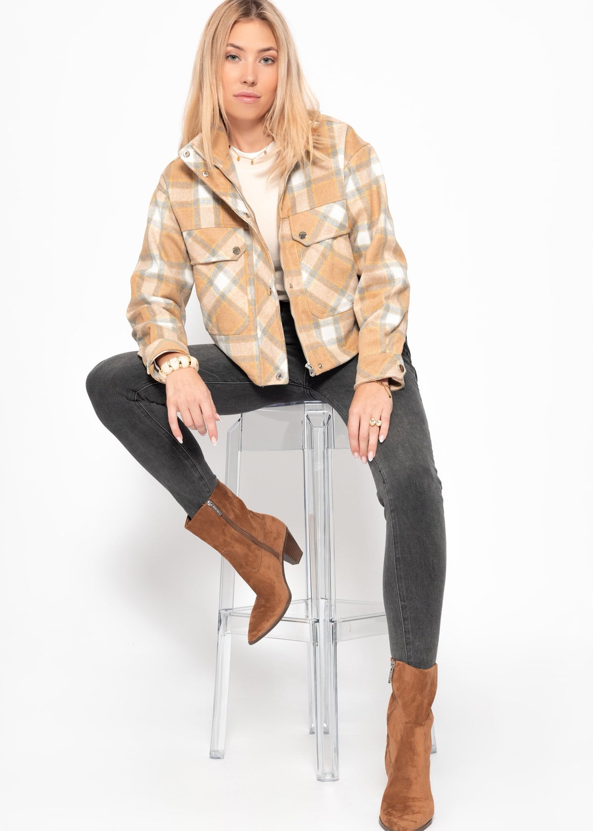 Kurze Oversize Jacke mit Karo-Muster - beige