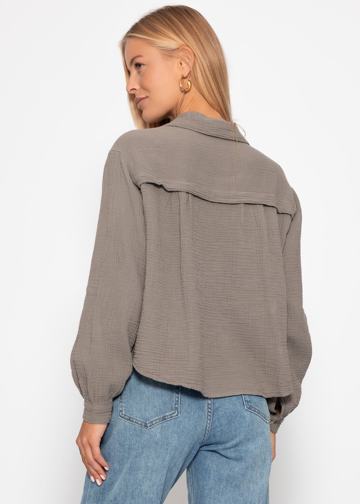 Kurze oversize Musselin Bluse - taupe