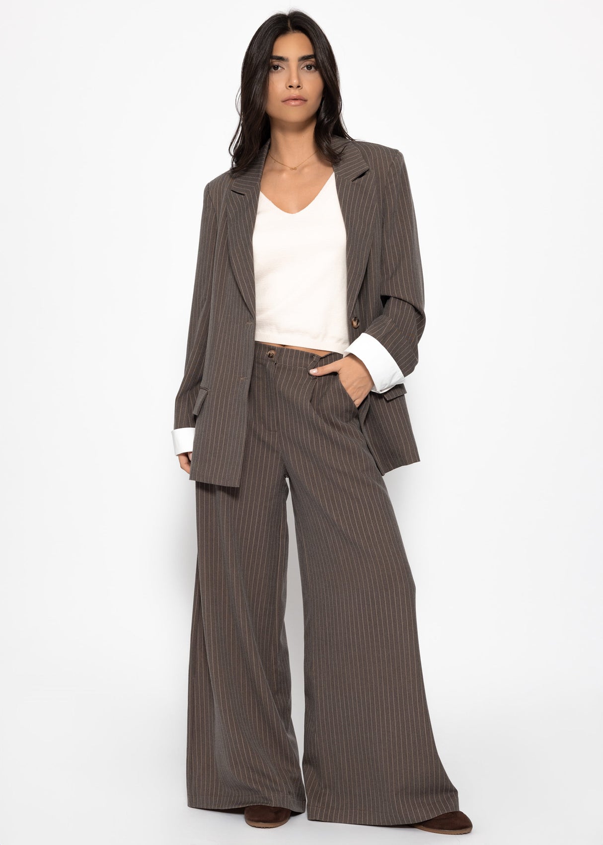Casual suit pants with pinstripes - brown