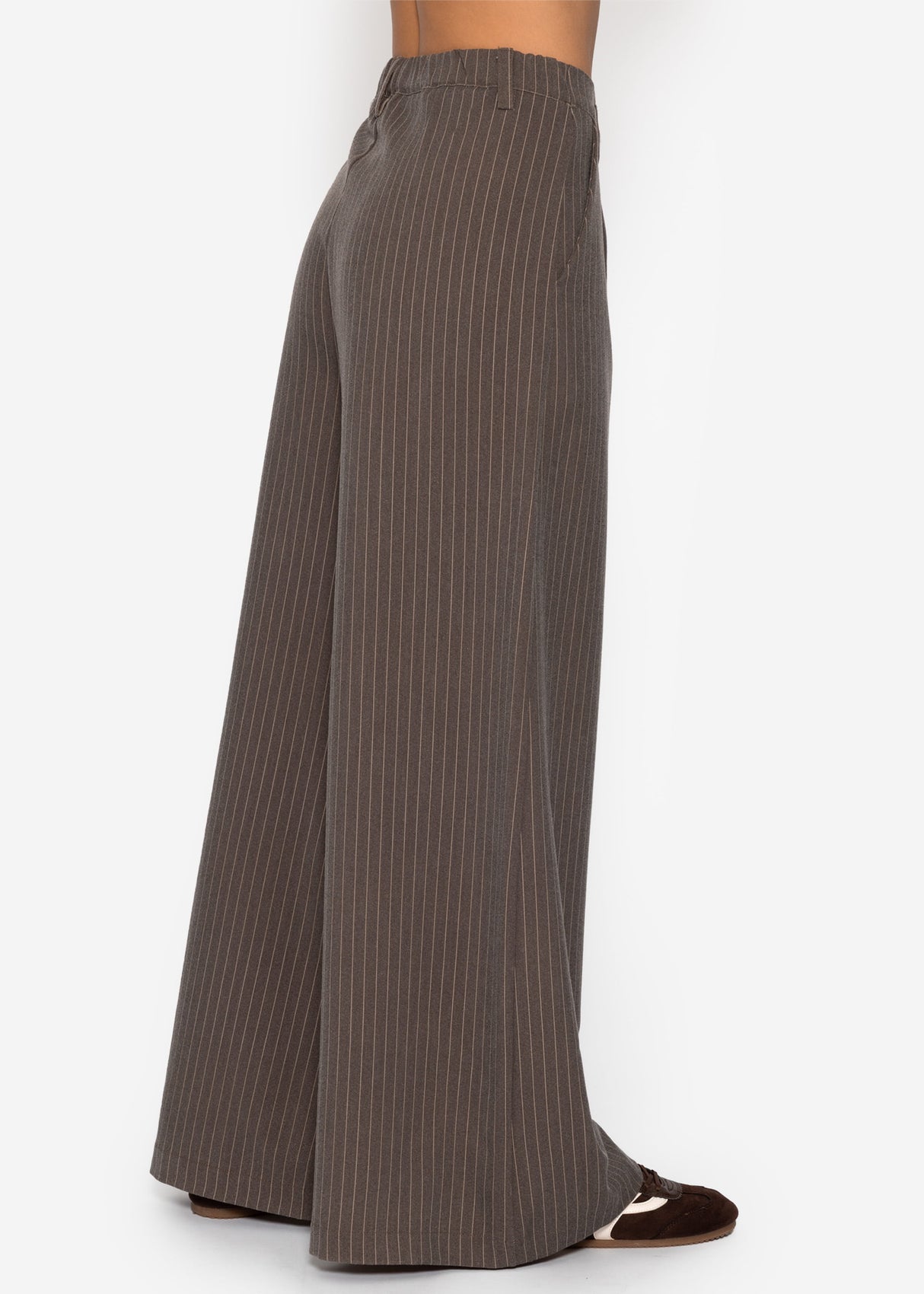 Casual suit pants with pinstripes - brown