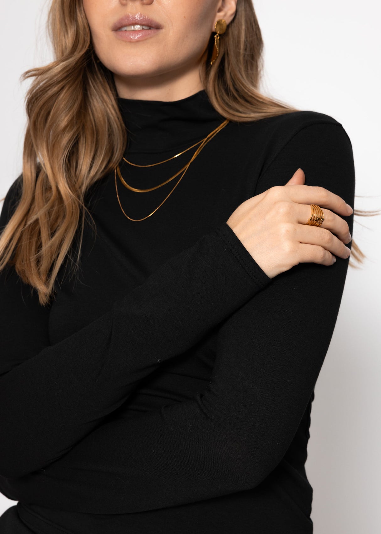 Long-sleeved turtleneck shirt - black