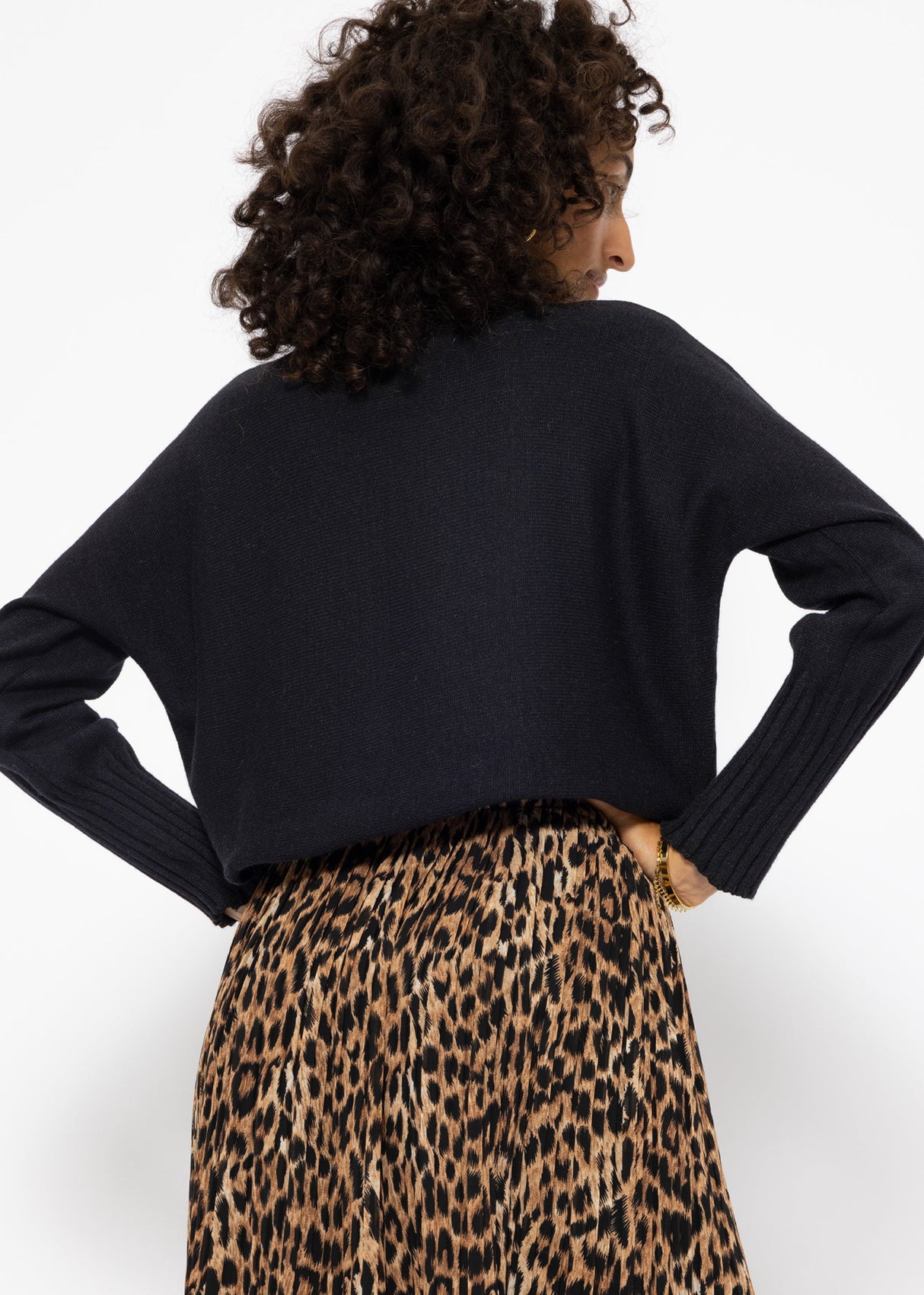 Casual crop sweater - black