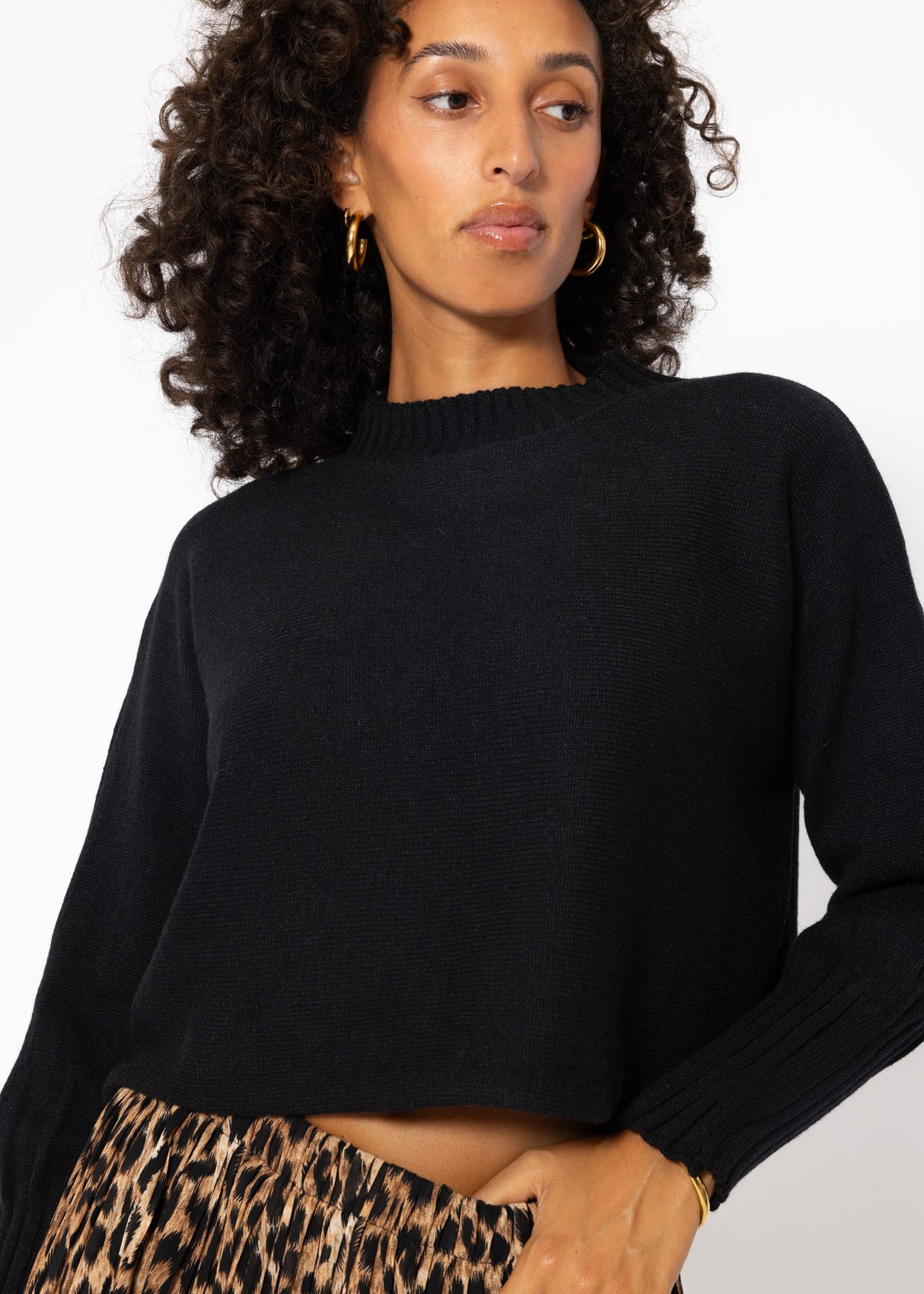 Casual crop sweater - black