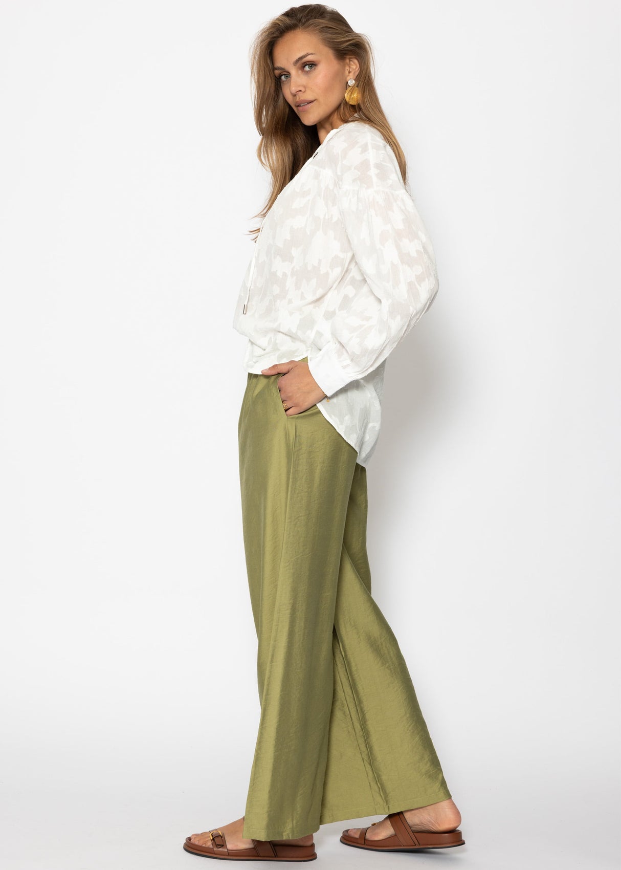 Leicht transparente Jacquard Bluse mit Bindedetail - weiß