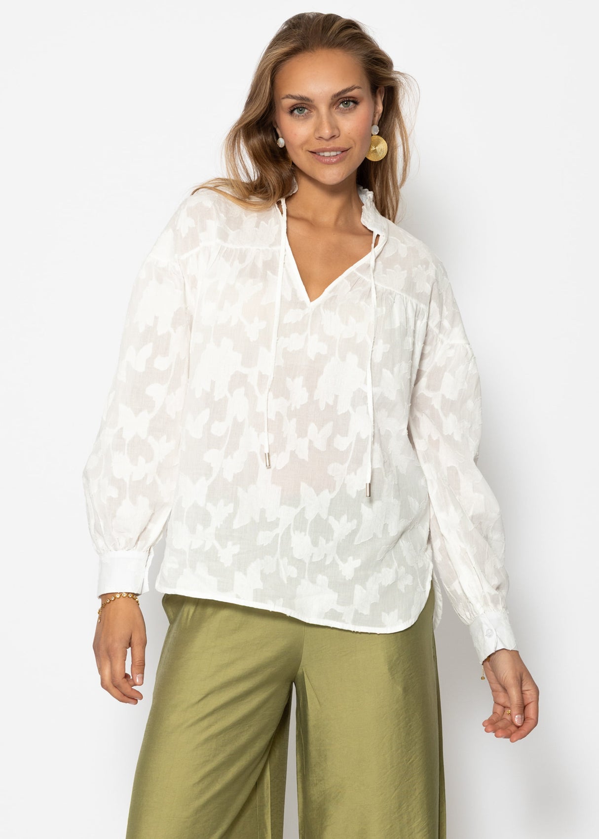 Leicht transparente Jacquard Bluse mit Bindedetail - weiß