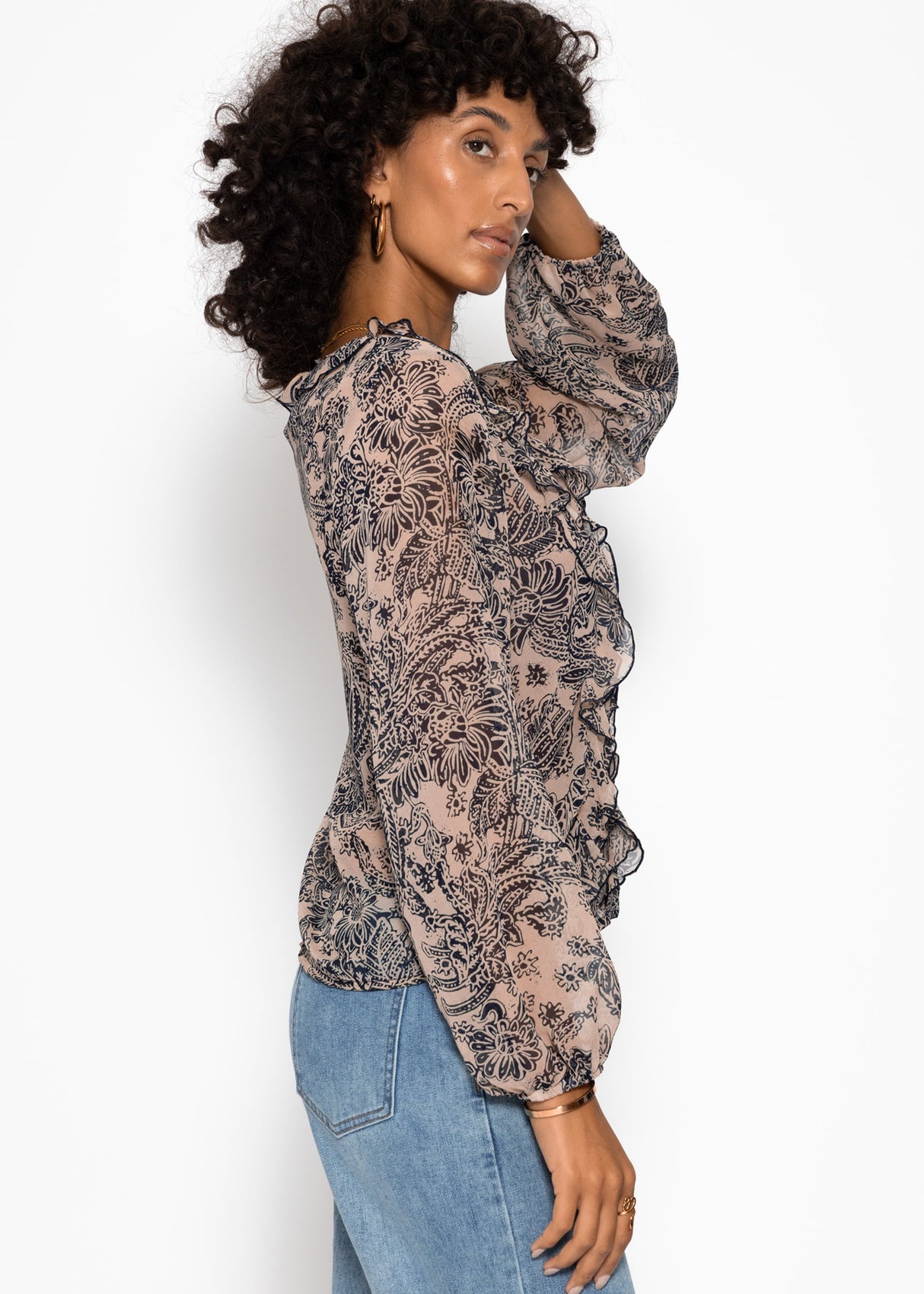 Leichte Bluse mit Rüschen - beige