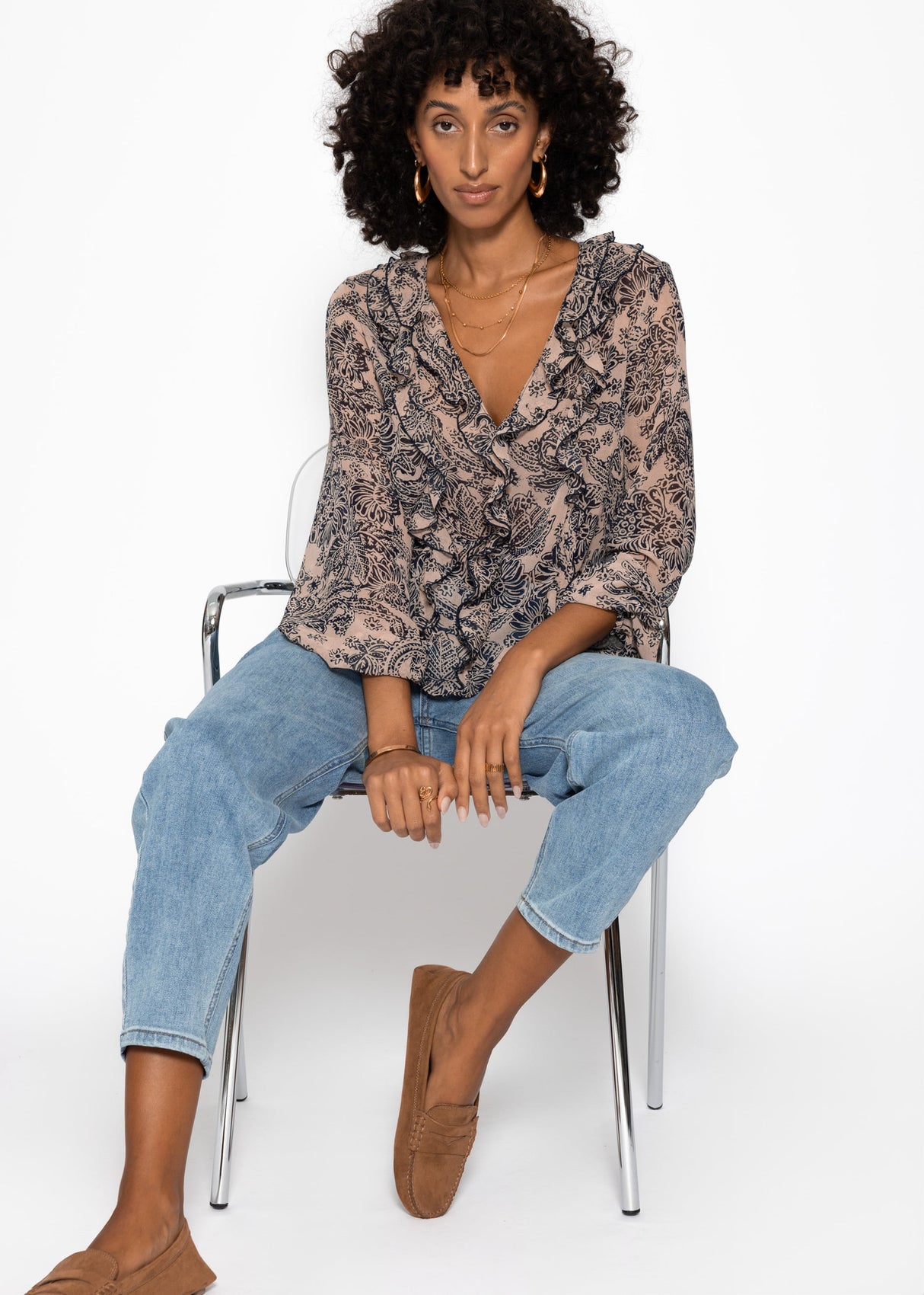 Leichte Bluse mit Rüschen - beige