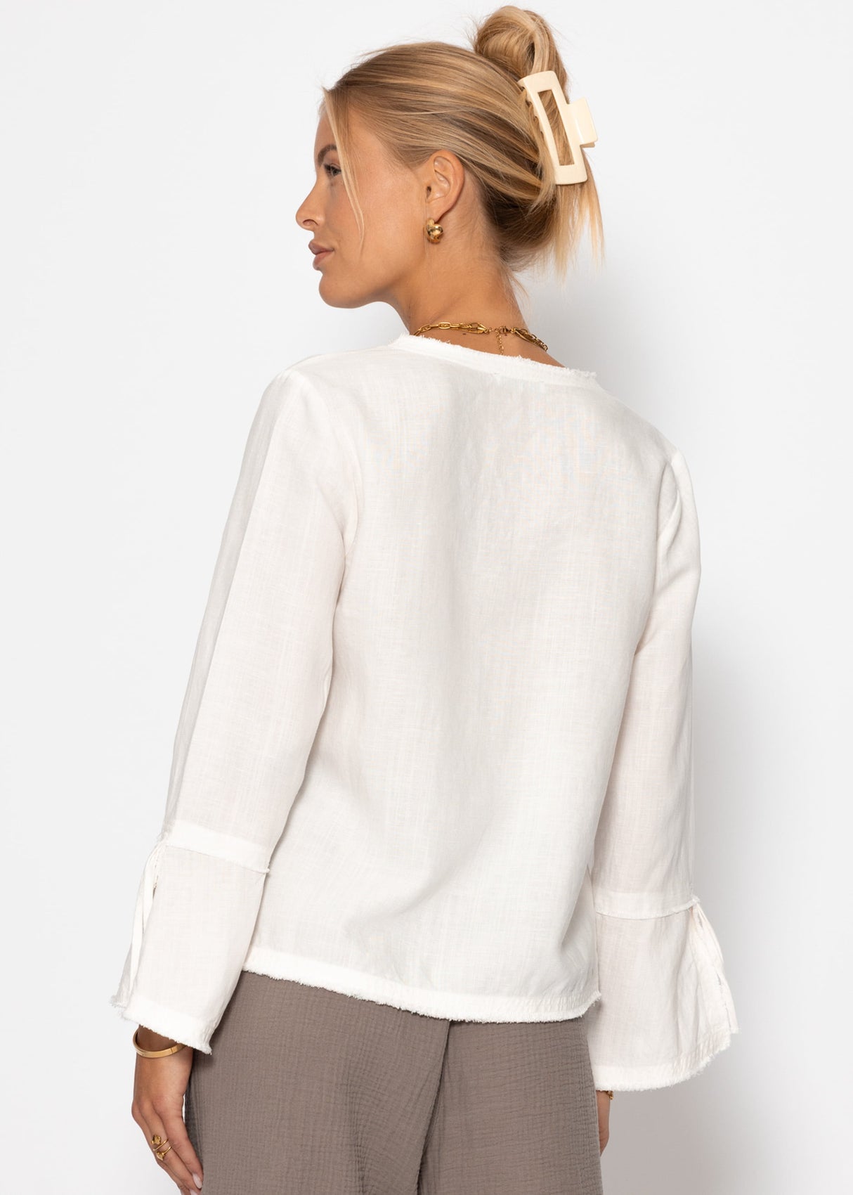Leinen Bluse mit Trompetenärmel und Schleifenverschluss - weiß