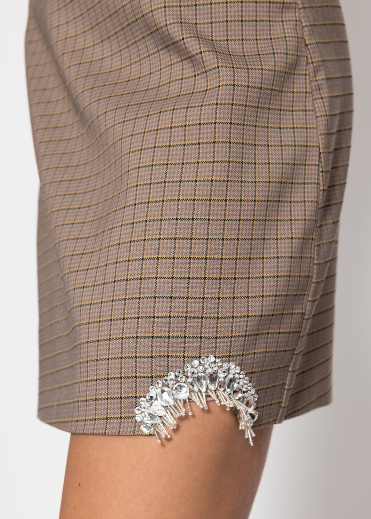 Mini Rock mit Karo-Muster und Schmuck-Detail - grau