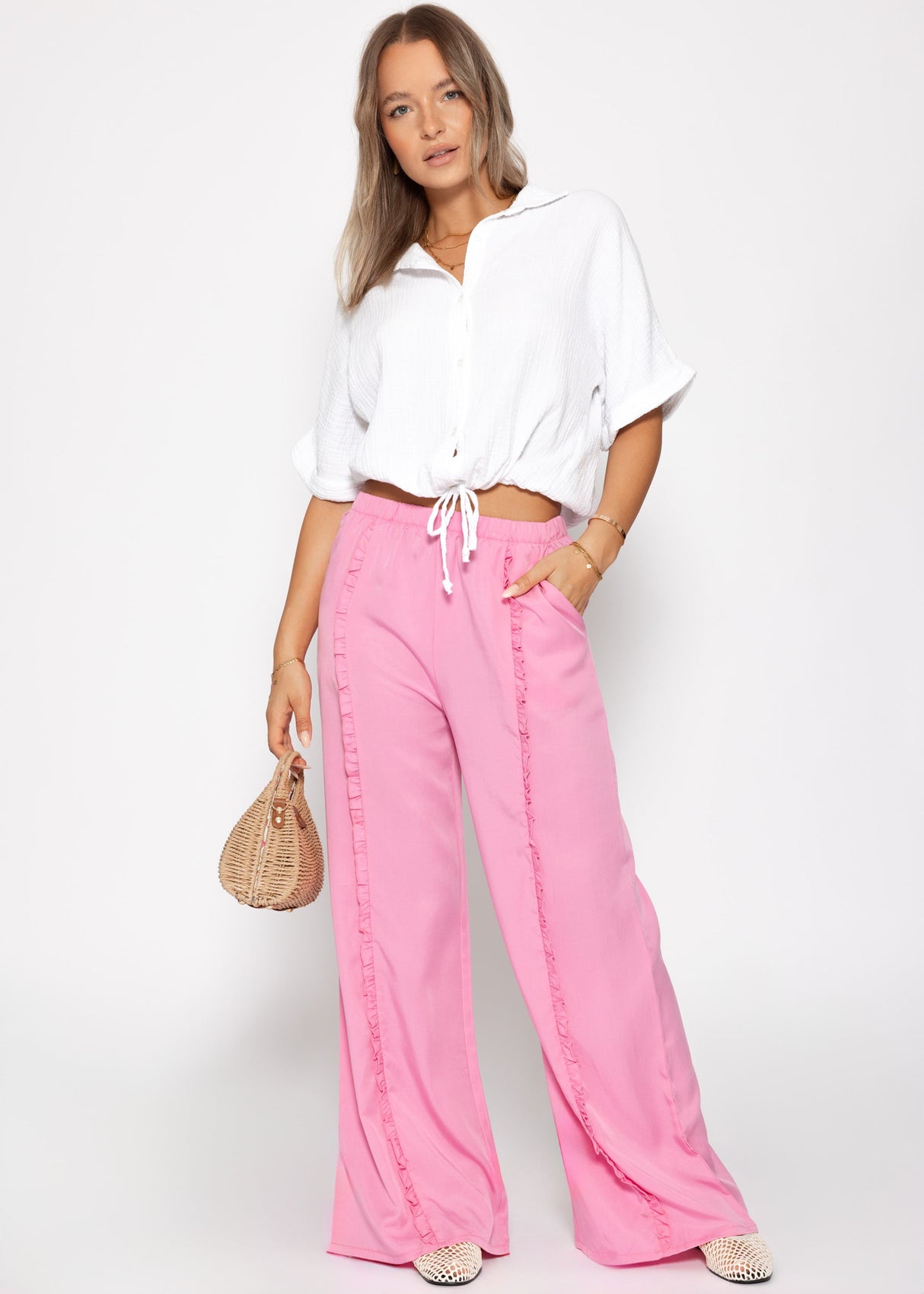 Musselin blouse with a train tape - white