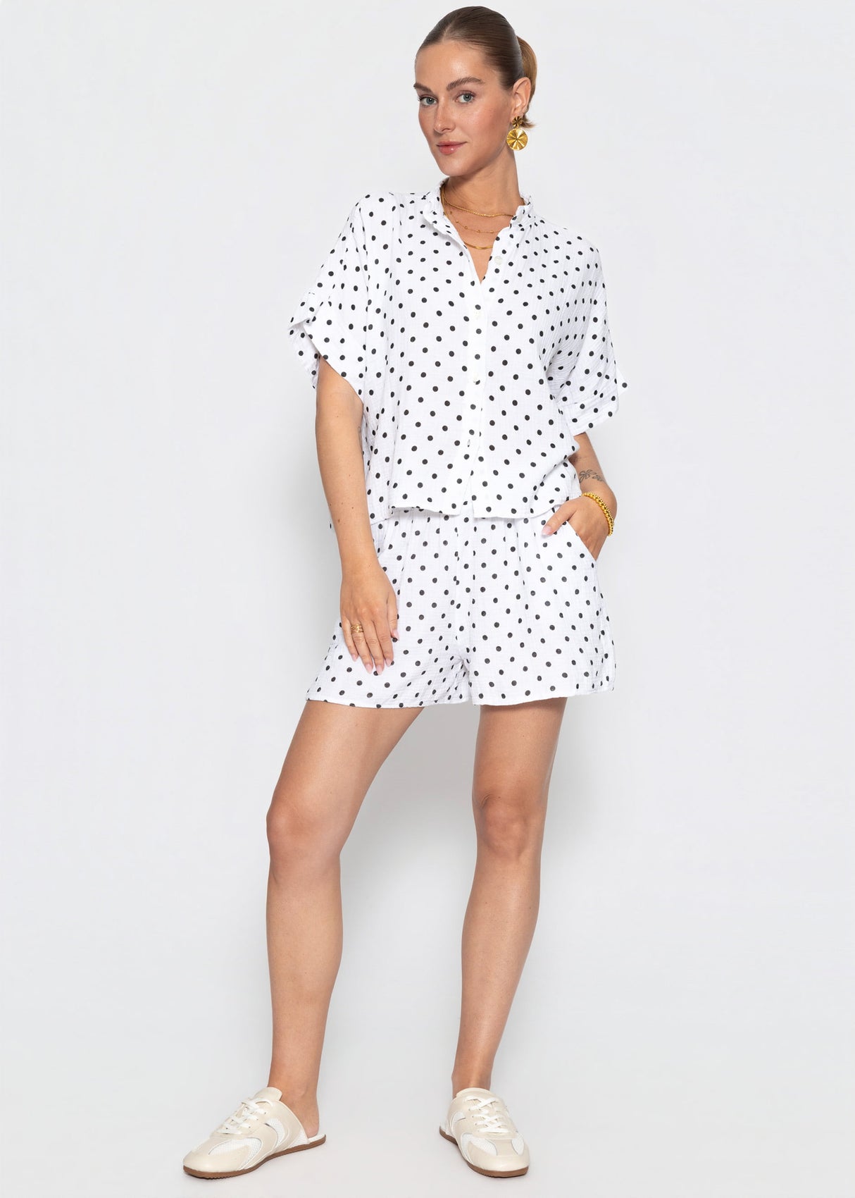 Kurzarm Musselin Bluse mit Punkten - weiß