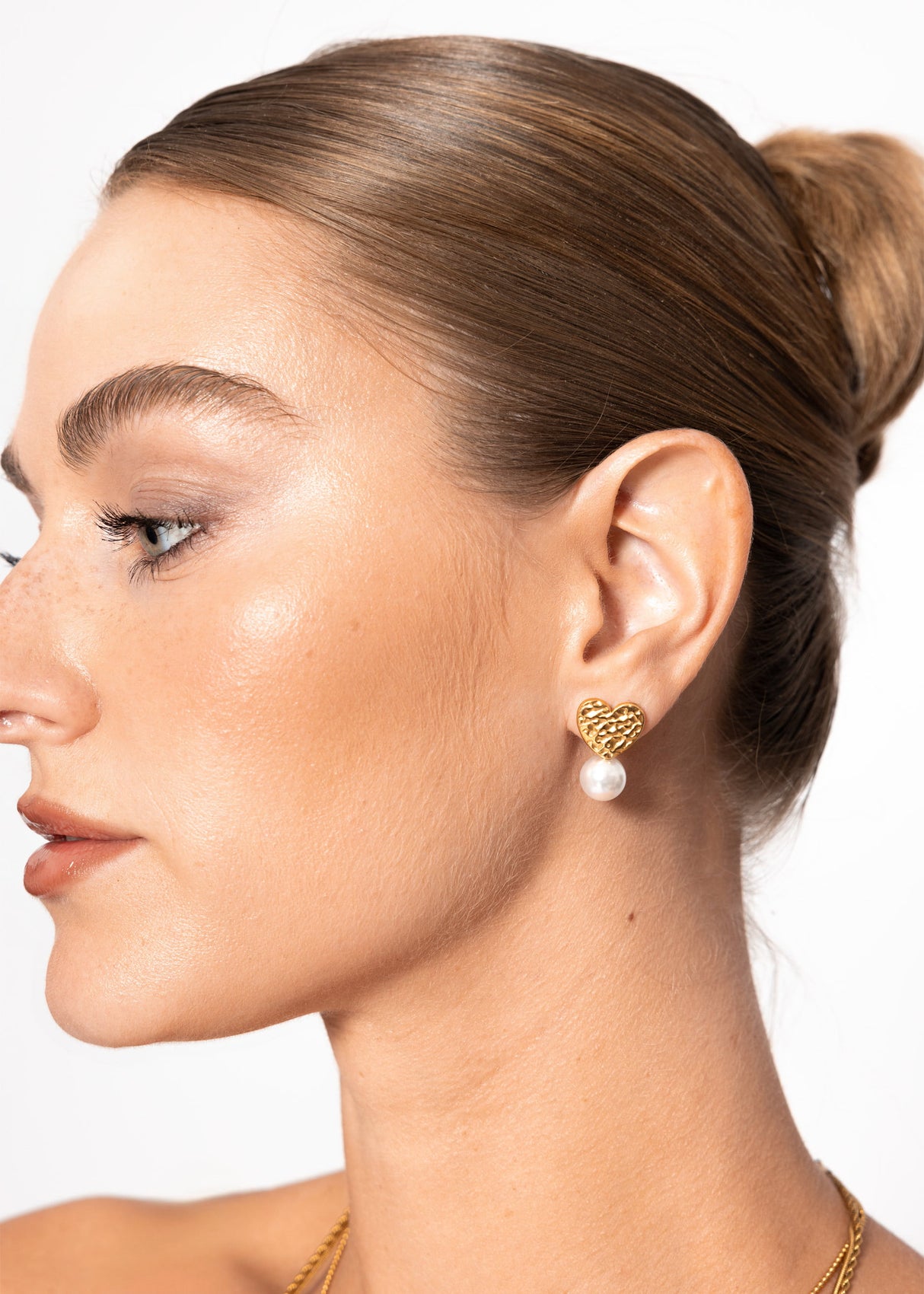 Ohrstecker mit Perle und Herz - gold