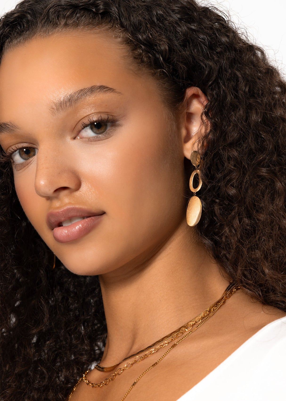 Ohrstecker mit ovalen Anhängern - gold