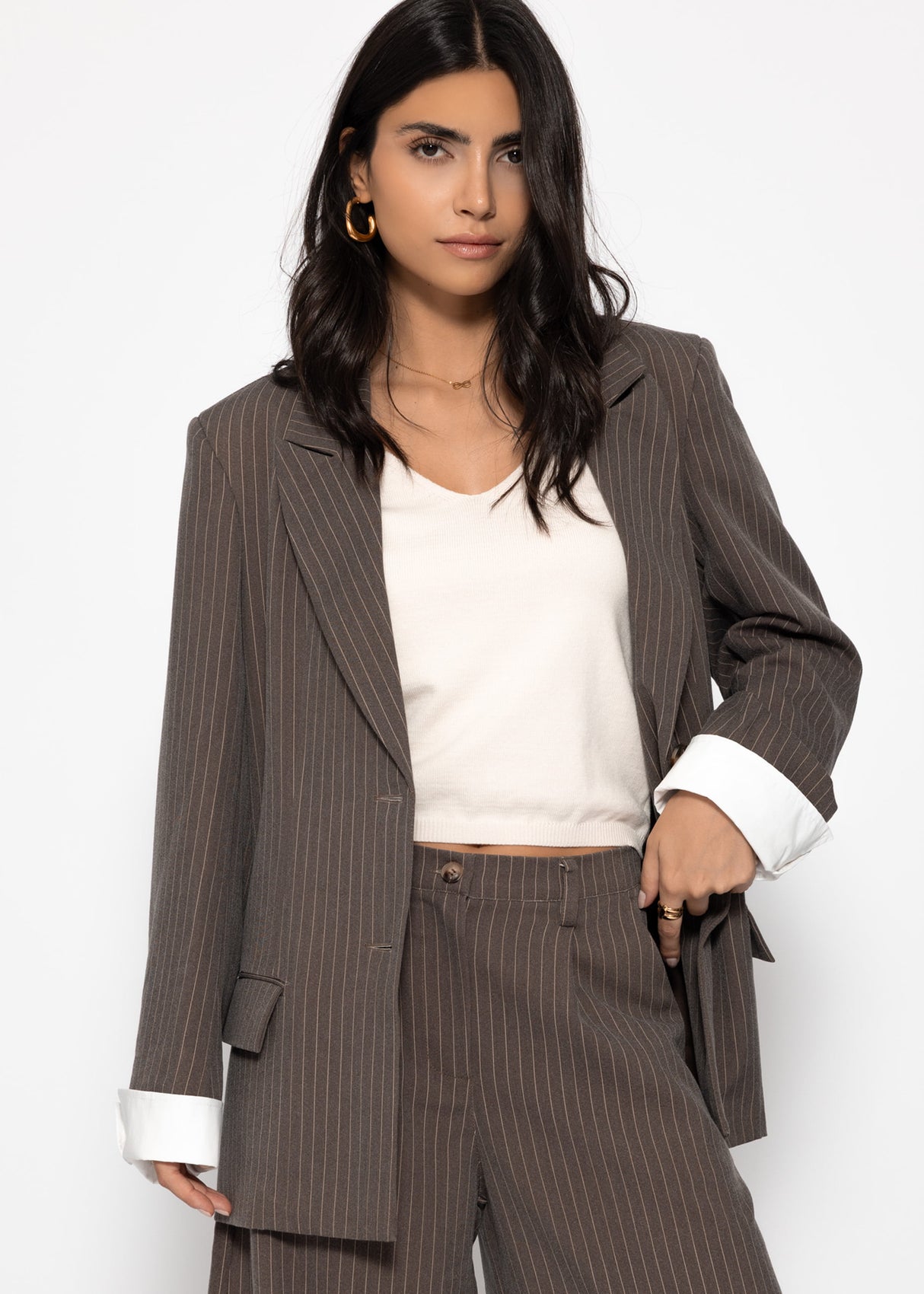 Oversized blazer with pinstripes - brown